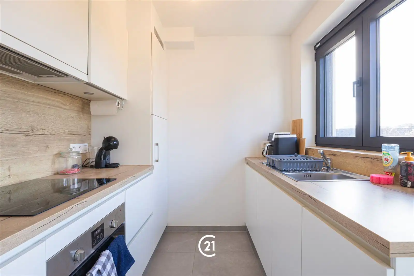 Stijlvol gerenoveerd appartement + parkeerplaats in Bevegem foto 5