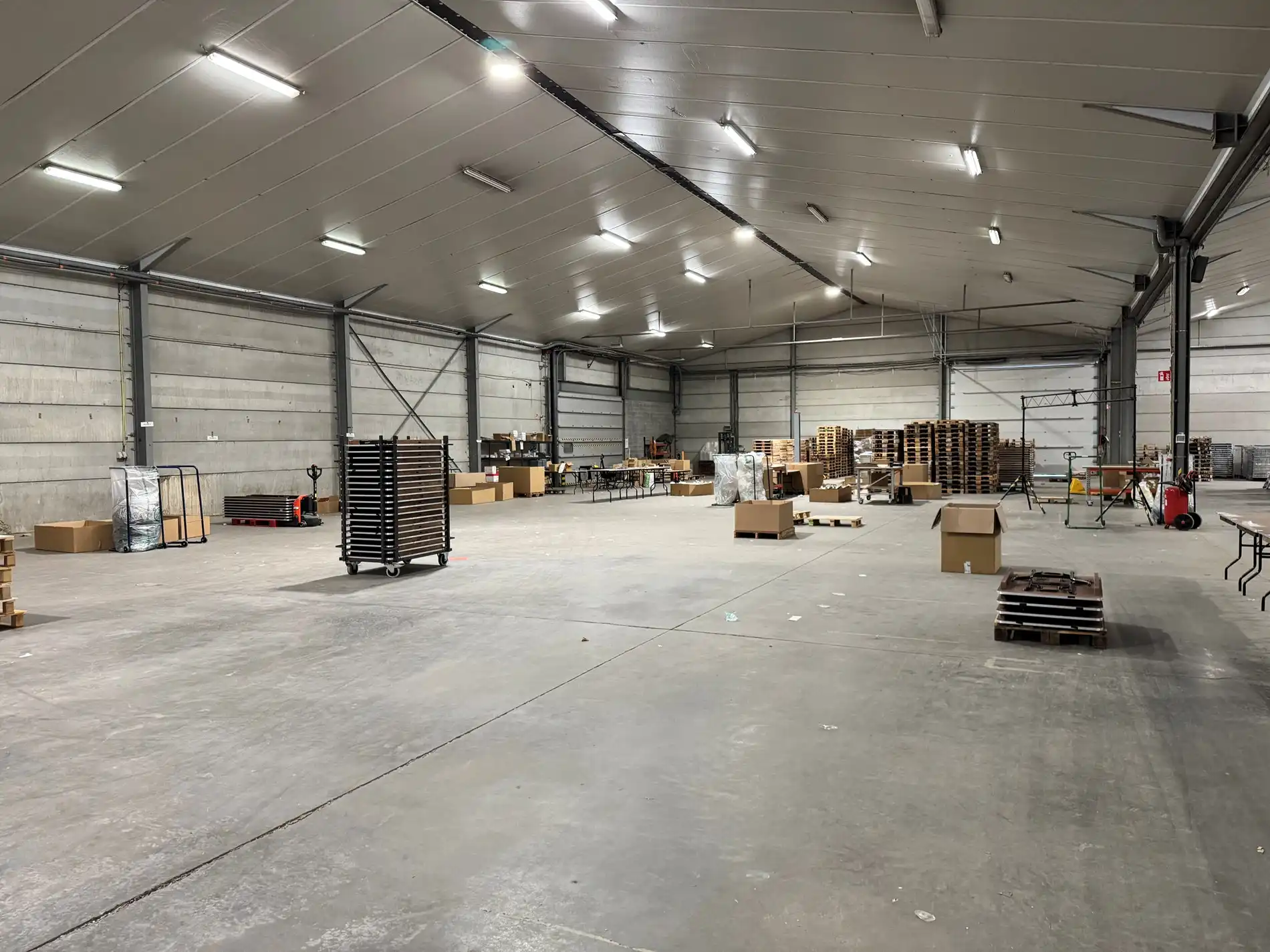 Loods met burelen te huur te Koekelare  foto 21