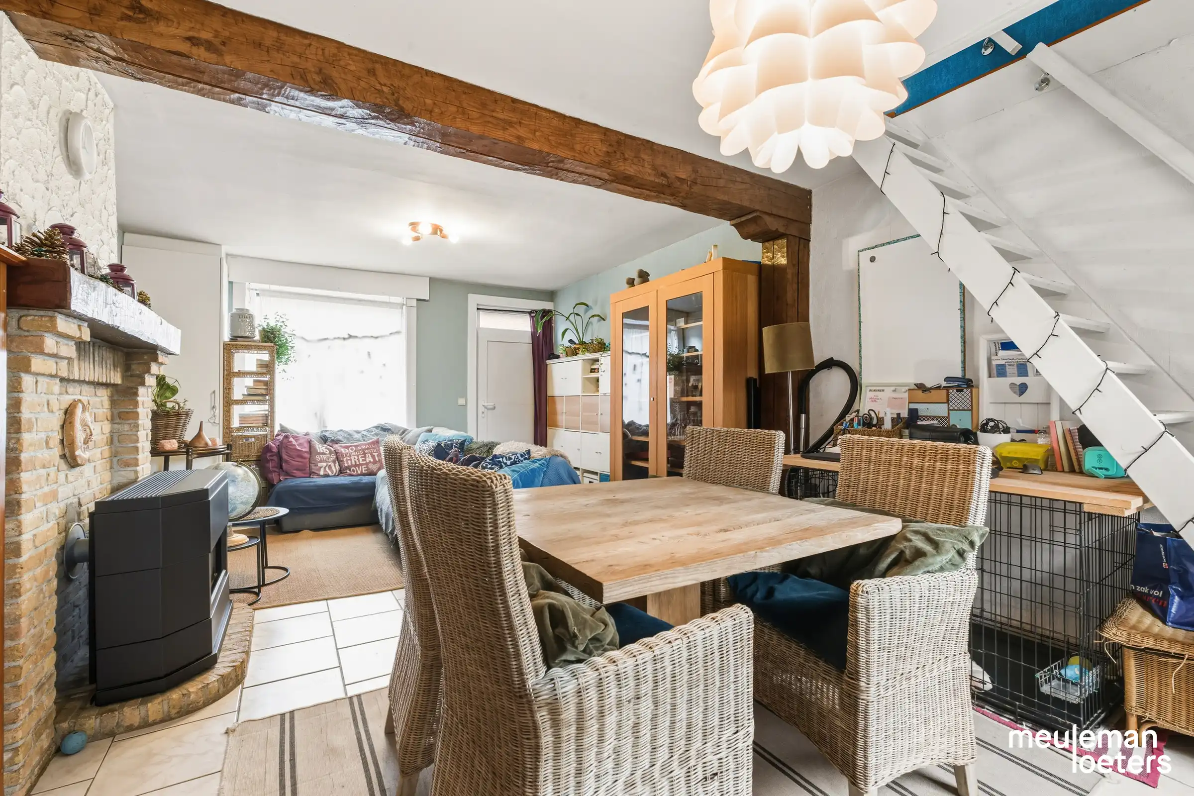 Charmante te renoveren halfopen woning met garage en ruime tuin foto 17