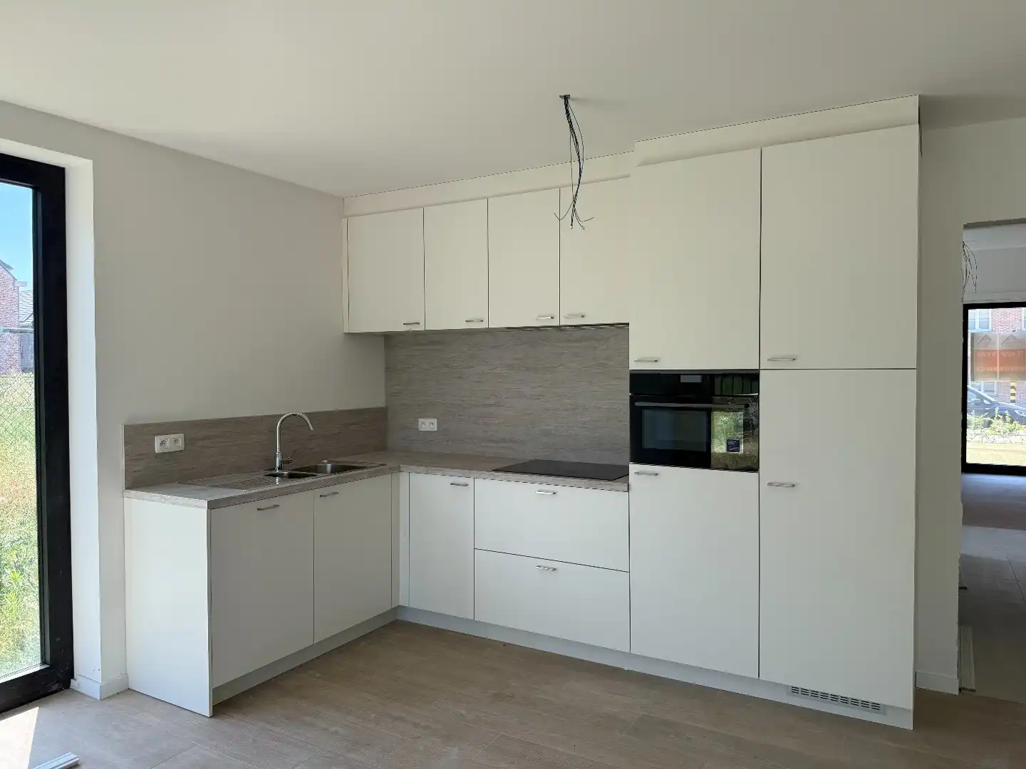 Laatste gelijkvloers 2-slpk appartement met tuin, 1 stpls en een kelder foto 5