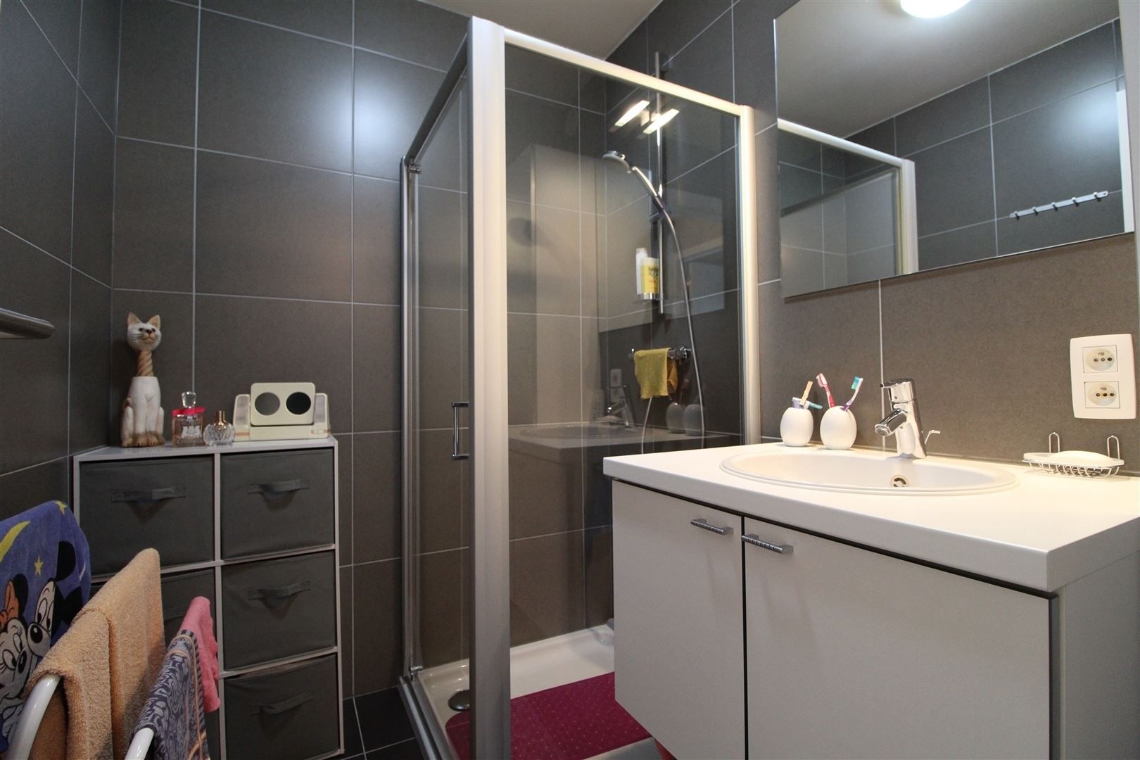 Centraal gelegen twee slaapkamer appartement met zicht op het park aan het dorpsplein. foto 9