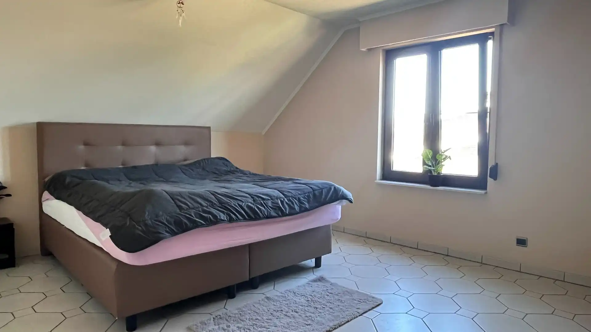 Vrijstaande woning met 4 slaapkamers en inpandige garage. foto 24