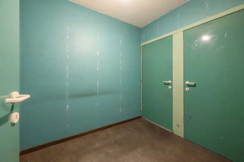 Commerciële ruimte / kantoorruimte in het centrum van Sint-Eloois-Vijve! foto 8