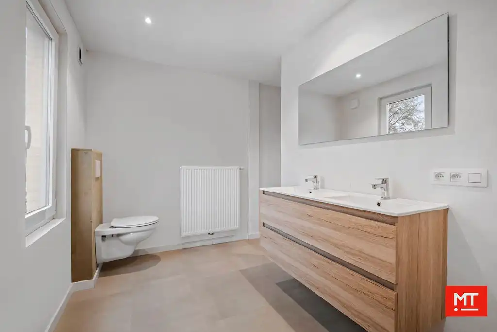 Instapklare halfopen woning met 3 slaapkamers, tuin en uitweg in de dorpskern van Ledegem foto 10