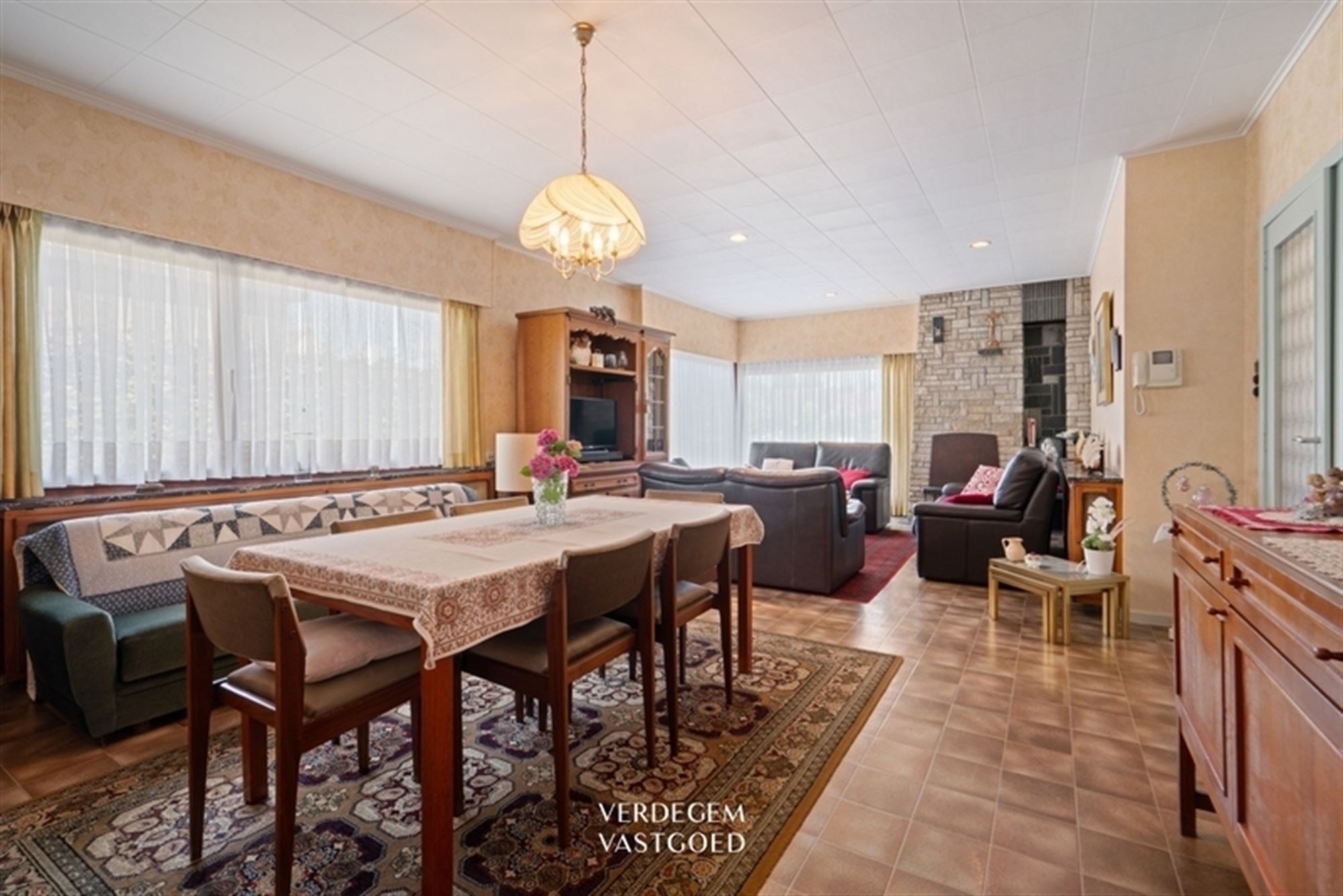 Te renoveren bungalow met magazijn op terrein van 1.826m² foto 5