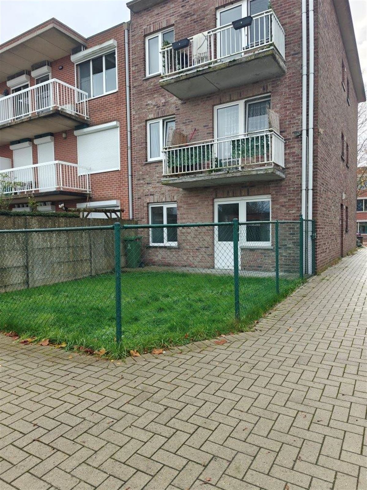 Gelijkvloers appartement met tuin en garage foto 23