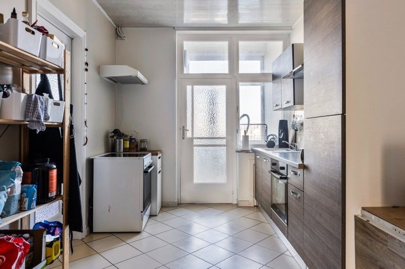 Ruim lichtrijk en karaktervol appartement dicht tegen het centrum foto 11