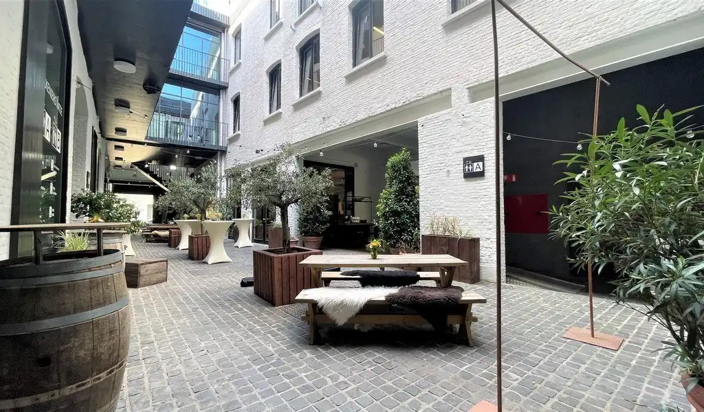 Kantoren te huur in Valkeniersnatie te Antwerpen foto 16