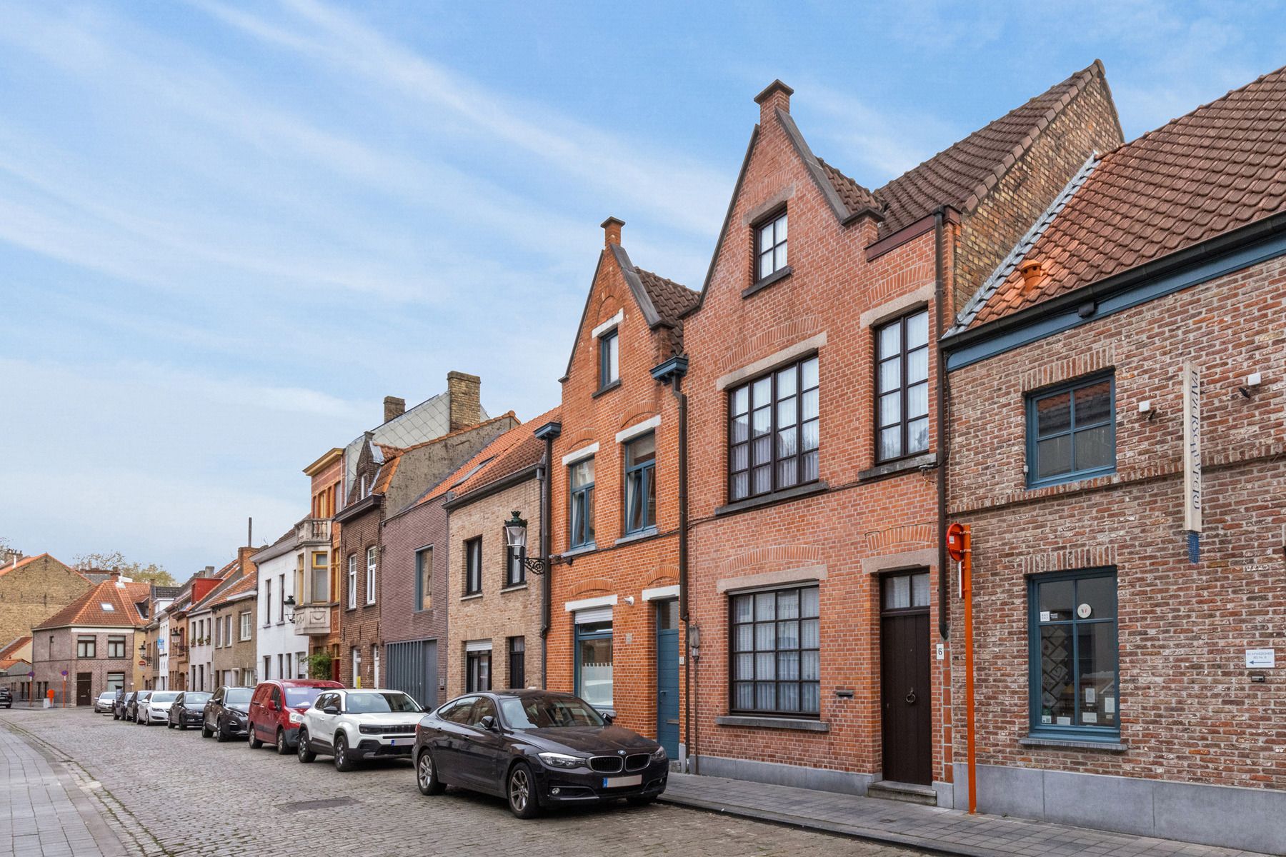 Hoofdfoto van de publicatie: Charmante burgerwoning in hartje Brugge met tuin én zomerhuisje