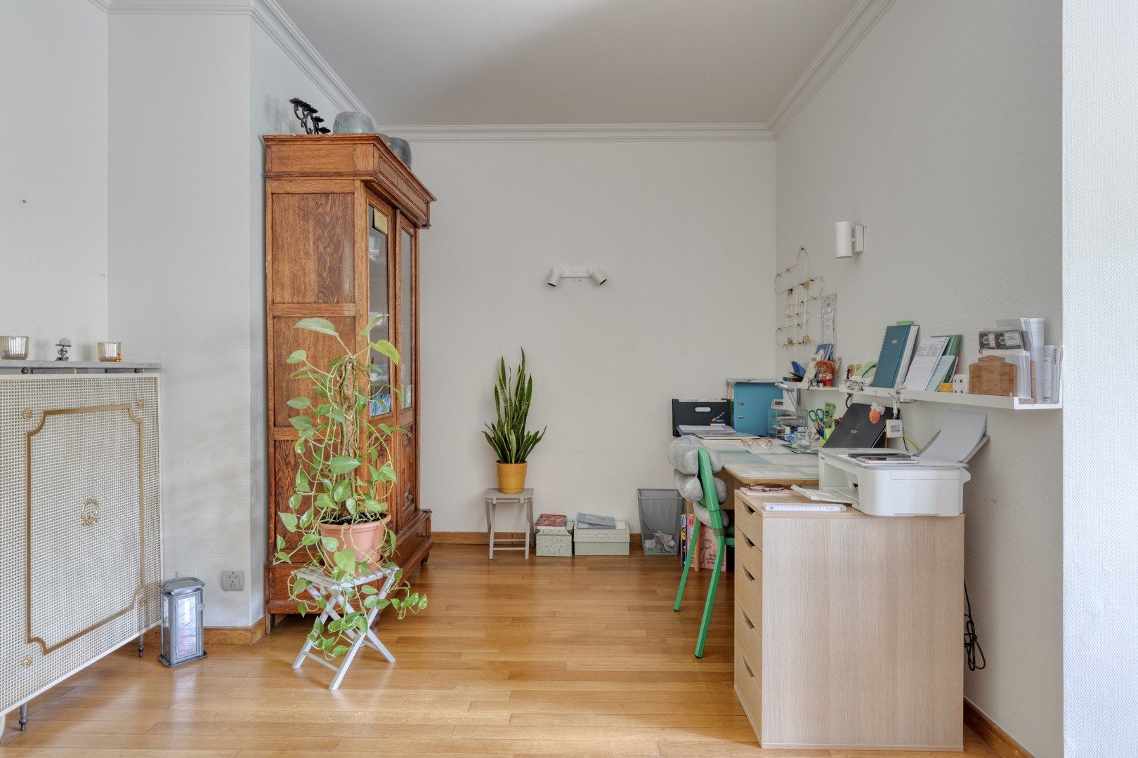 Riant 2-slp appartement met kelder en autostnplts foto 6