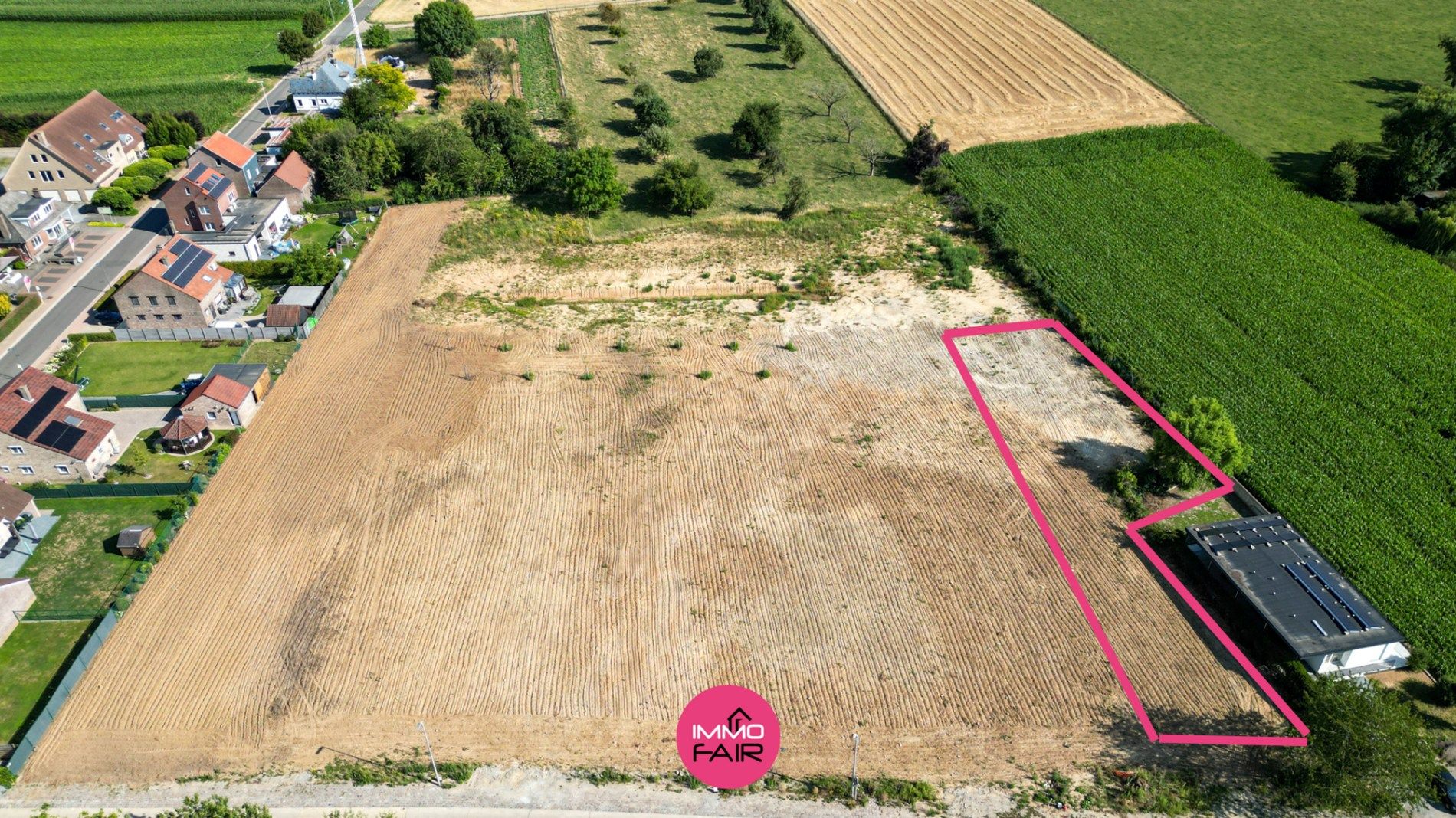Bouwgrond van 1696 m² voor open bebouwing foto {{pictureIndex}}