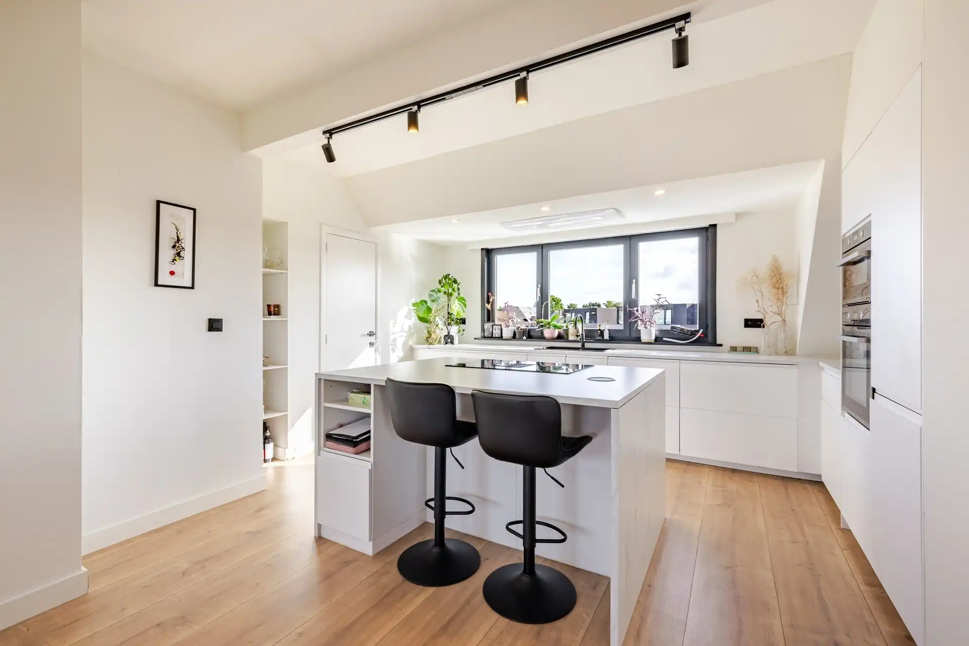 Prachtig gerenoveerd appartement in de dorpskern! foto 6
