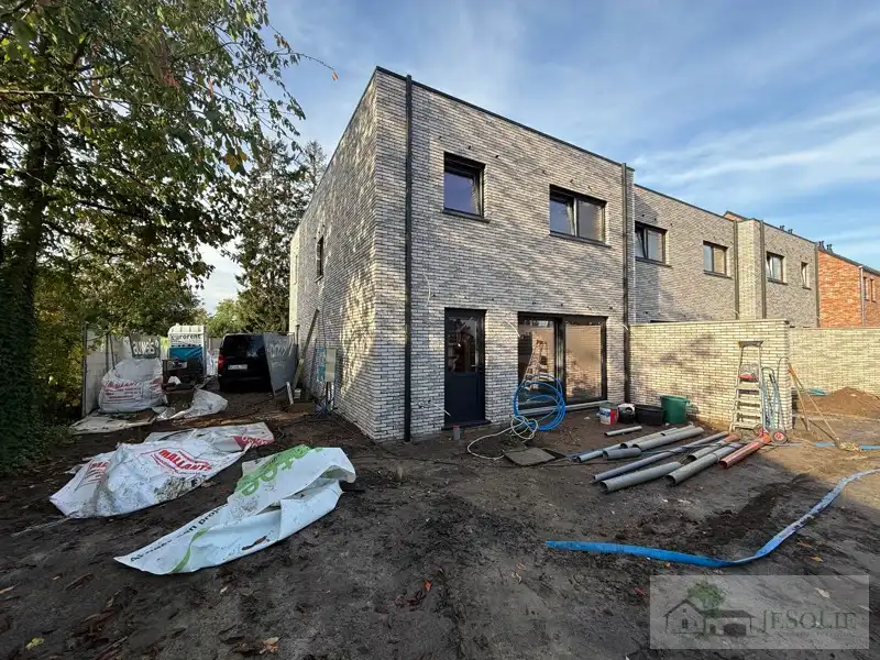 Moderne, energiezuinige woning- volledig afgewerkt met inpandige garage. foto 7