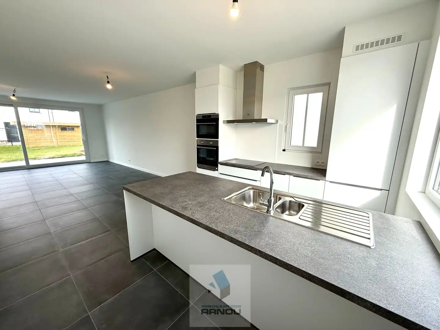 Nieuwbouwwoning met 3 slaapkamers, tuin en carport foto 10