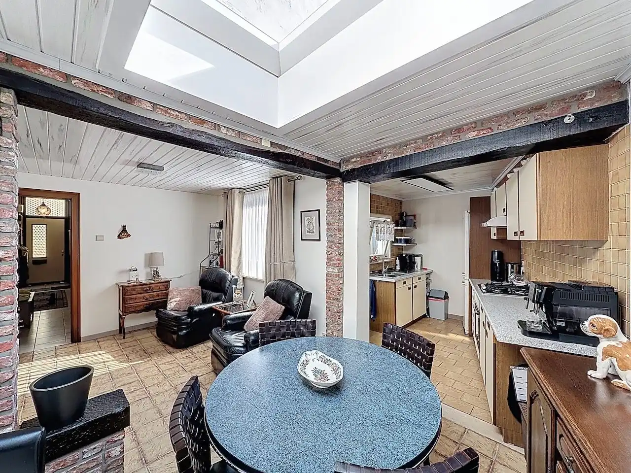 Aangenaam gelegen woning in de mooie vernieuwde H. Consciencestraat te Heist. foto 9