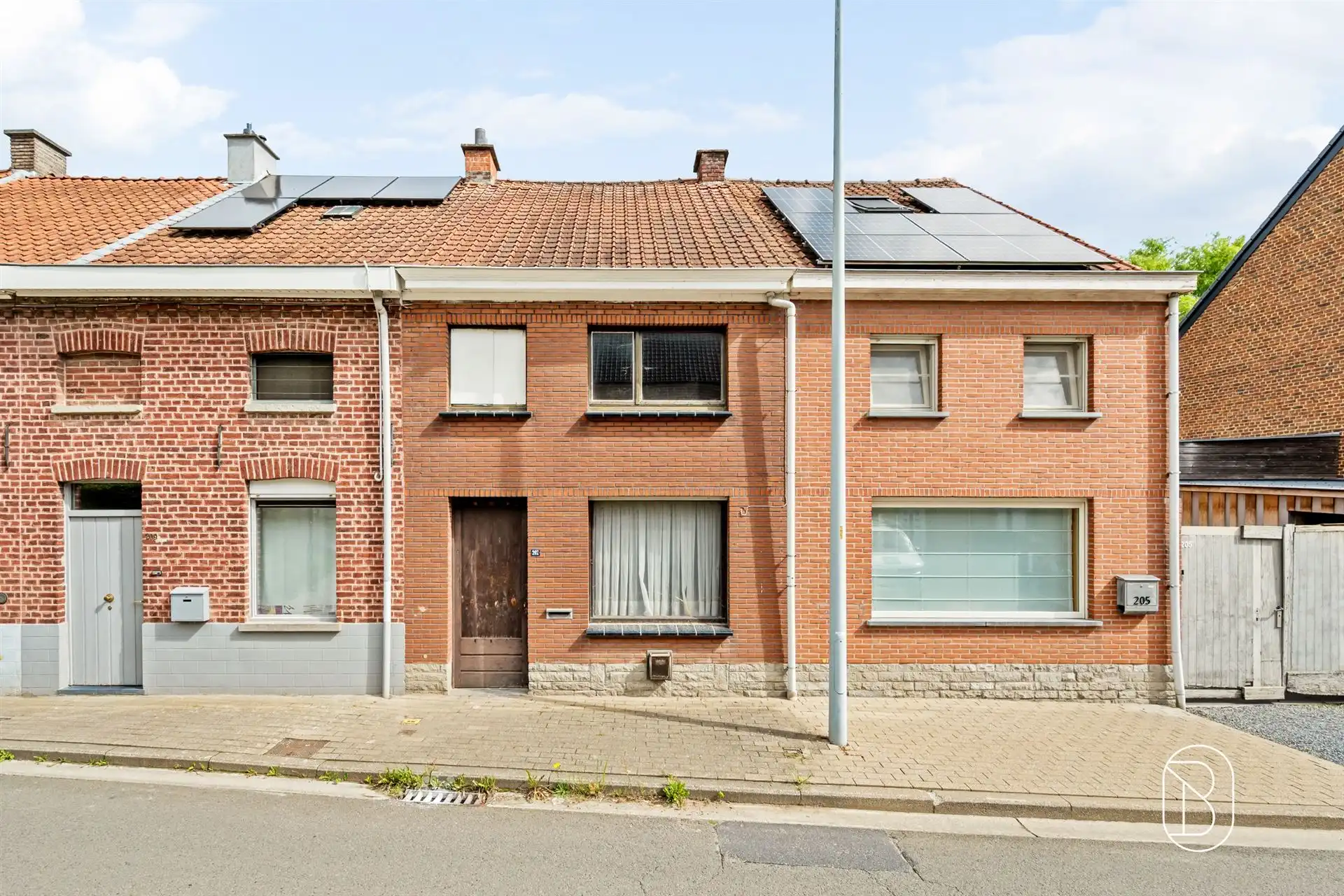 Hoofdfoto van de publicatie: Te renoveren woning met tuin! 