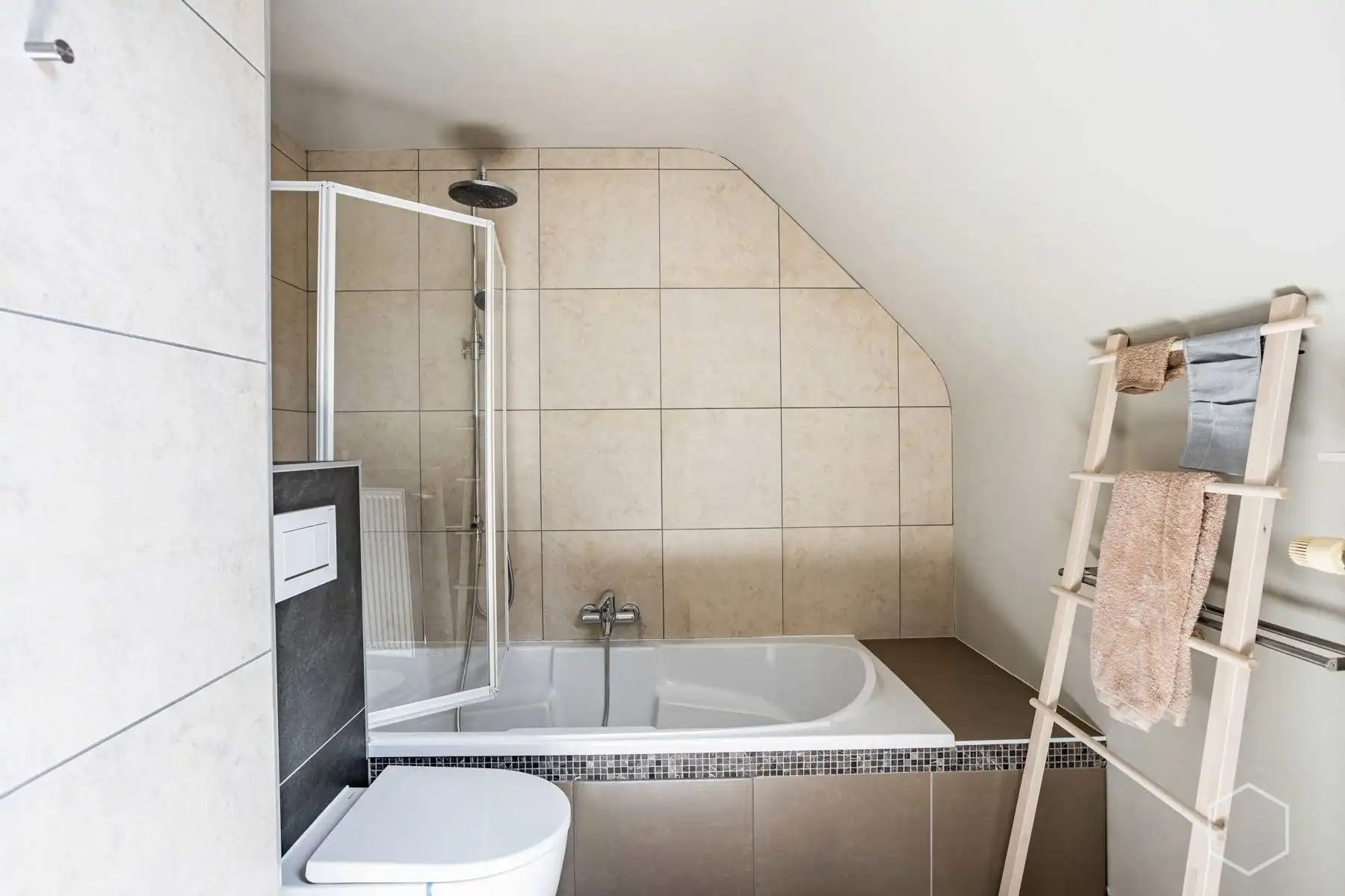 Lichtrijk duplexappartement met 4 slaapkamers en airco's foto 21