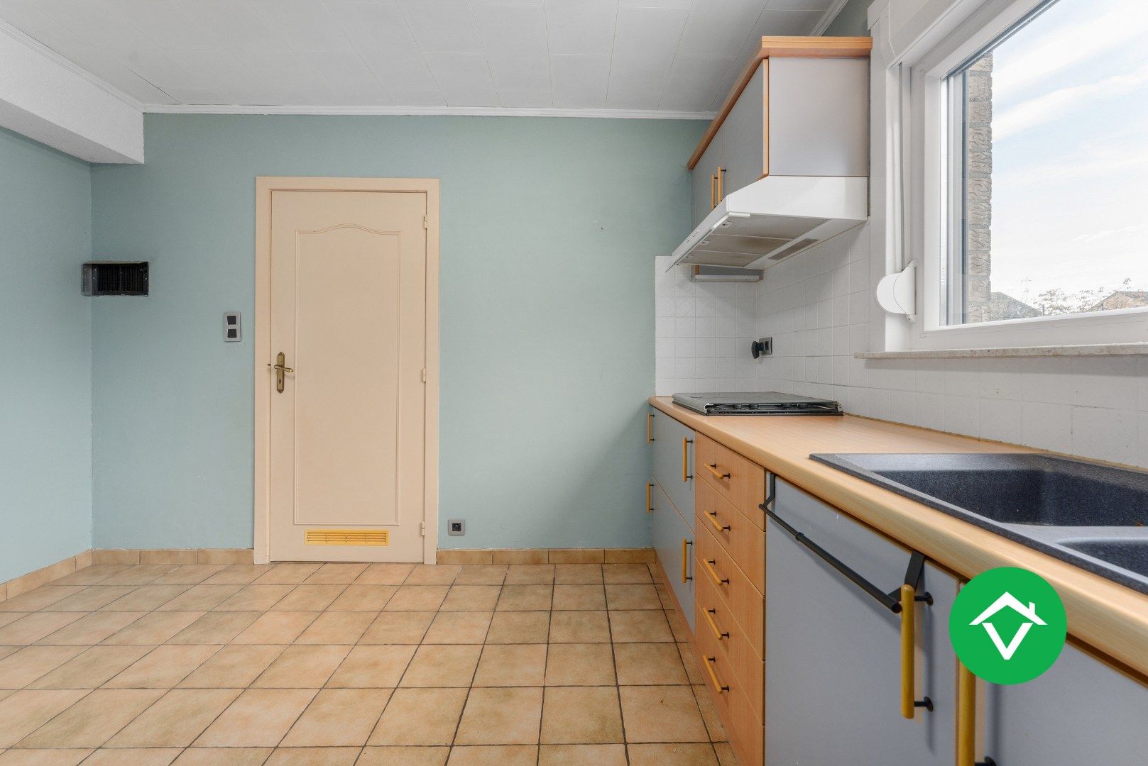 Instapklare vrijstaande woning met zonnige tuin in rustige woonwijk te Eernegem foto 10