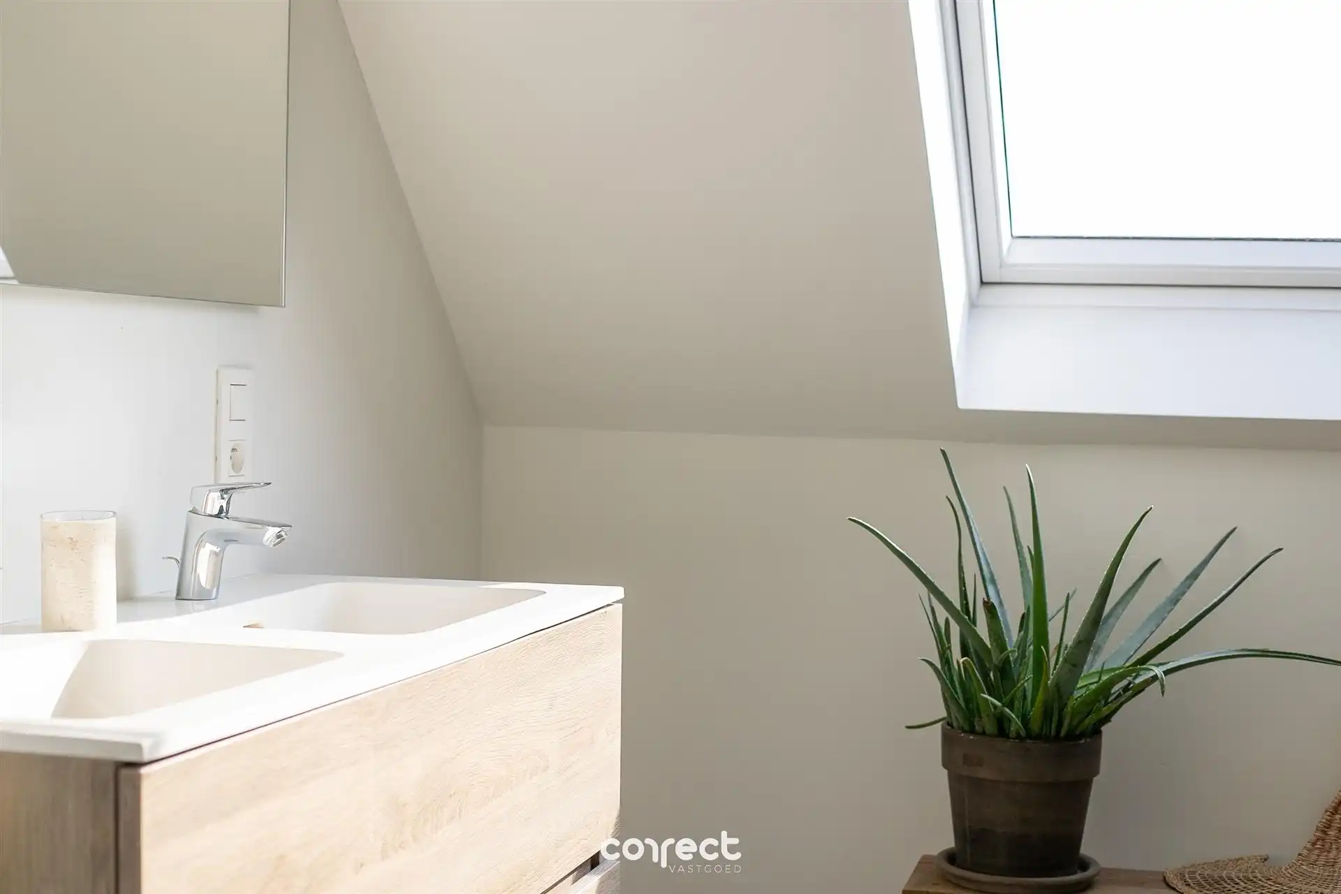 Instapklaar prachtig duplex-app met terras en 2 slaapkamers foto 10