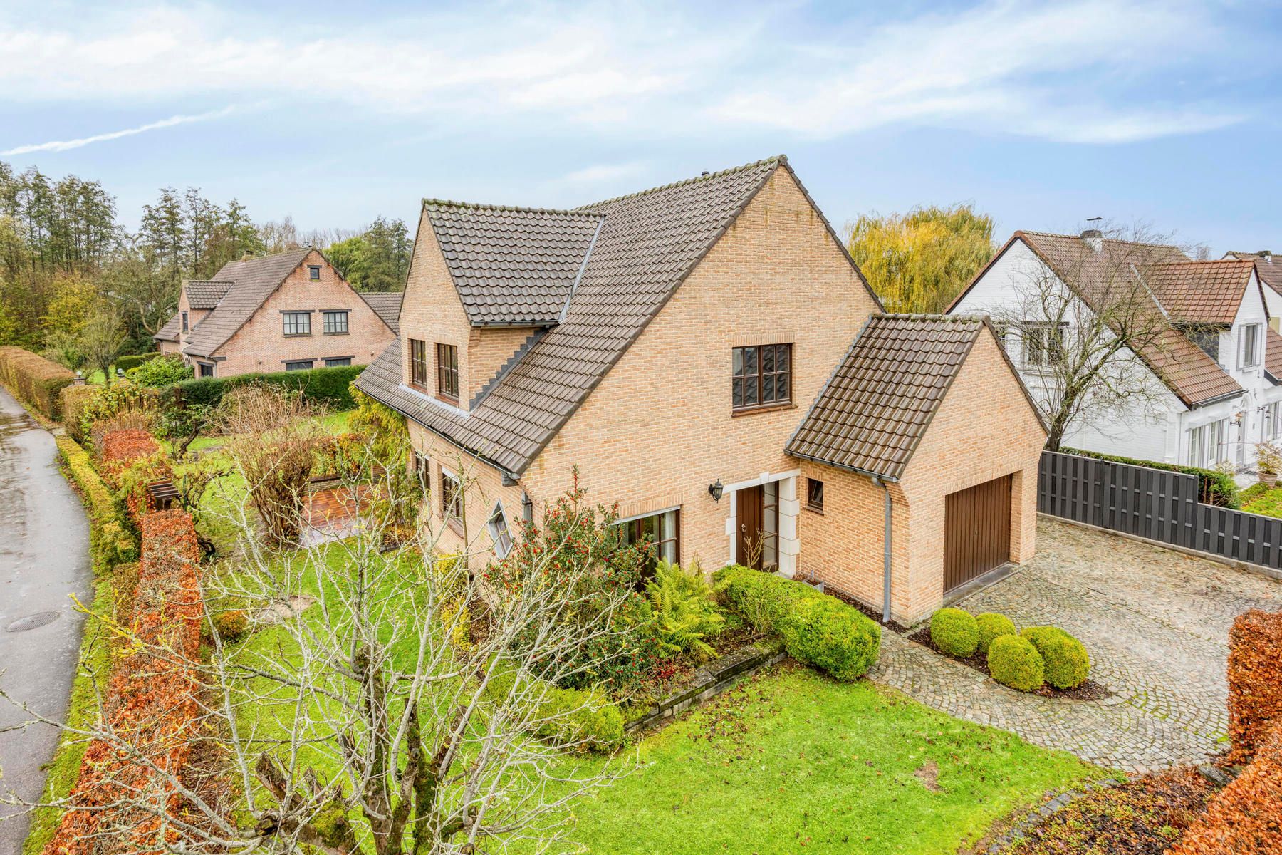 Karaktervolle villa op Toplocatie te Wambeek foto 3