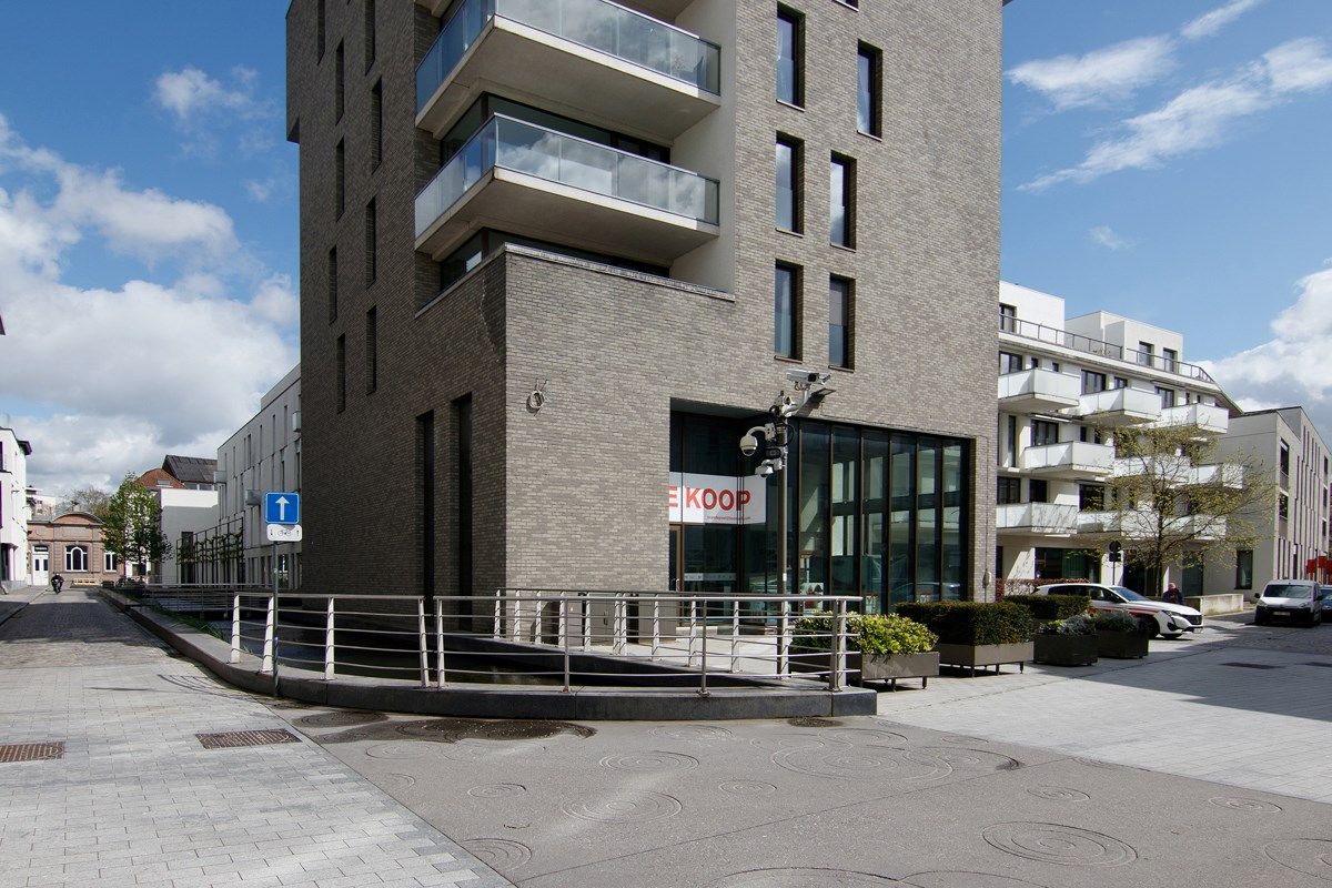 Prachtig commercieel pand in centrum Mechelen. foto {{pictureIndex}}