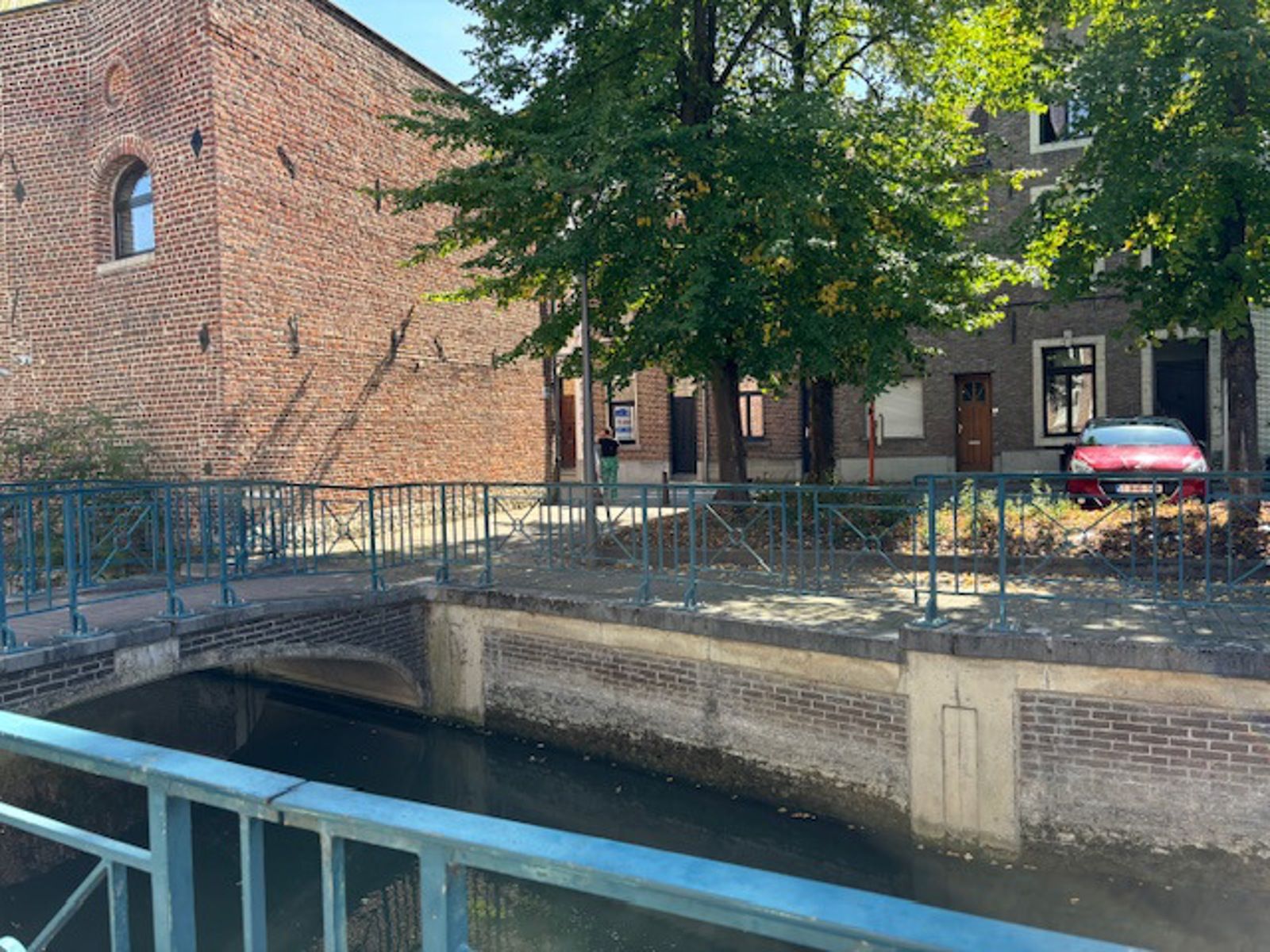 Volledig gerenoveerde woning aan het water te Tienen foto 3