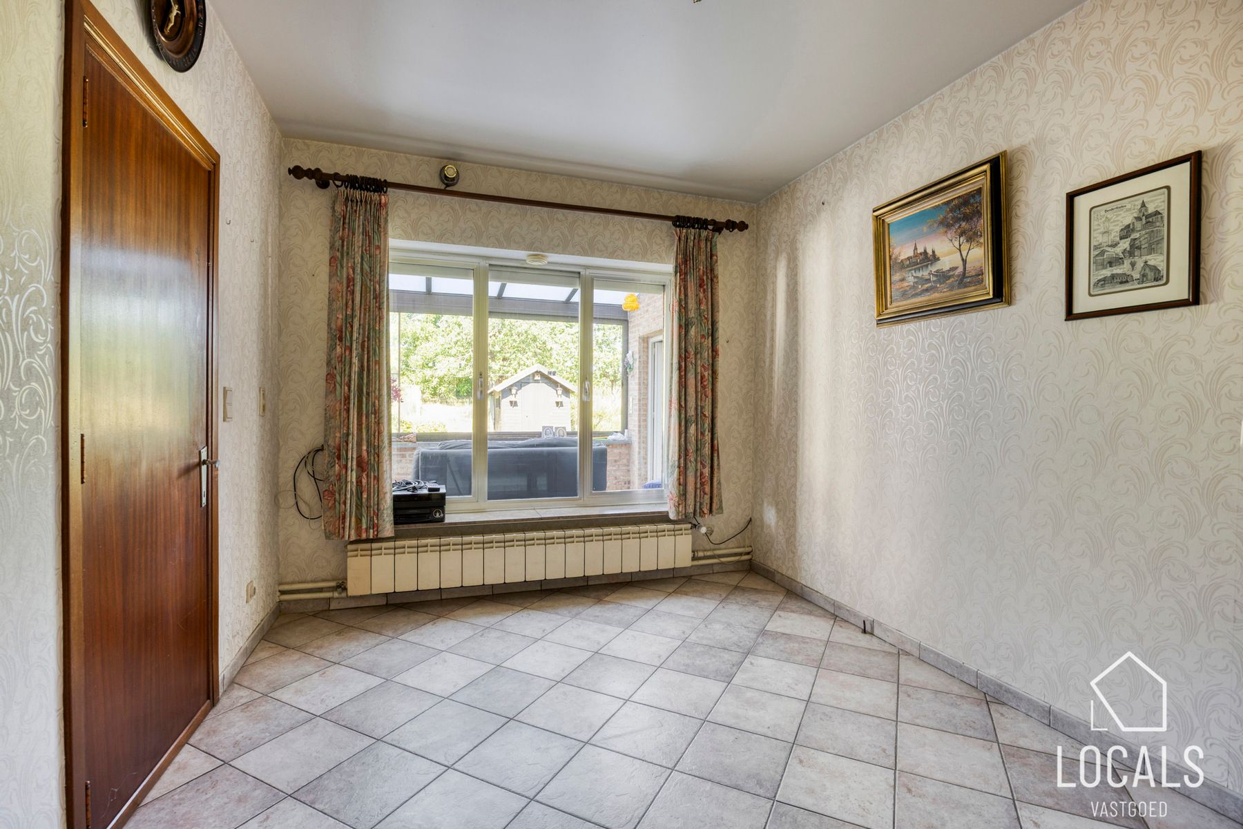 Open bebouwing met 3 slpks, garage, opslagruimte & tuin foto 9