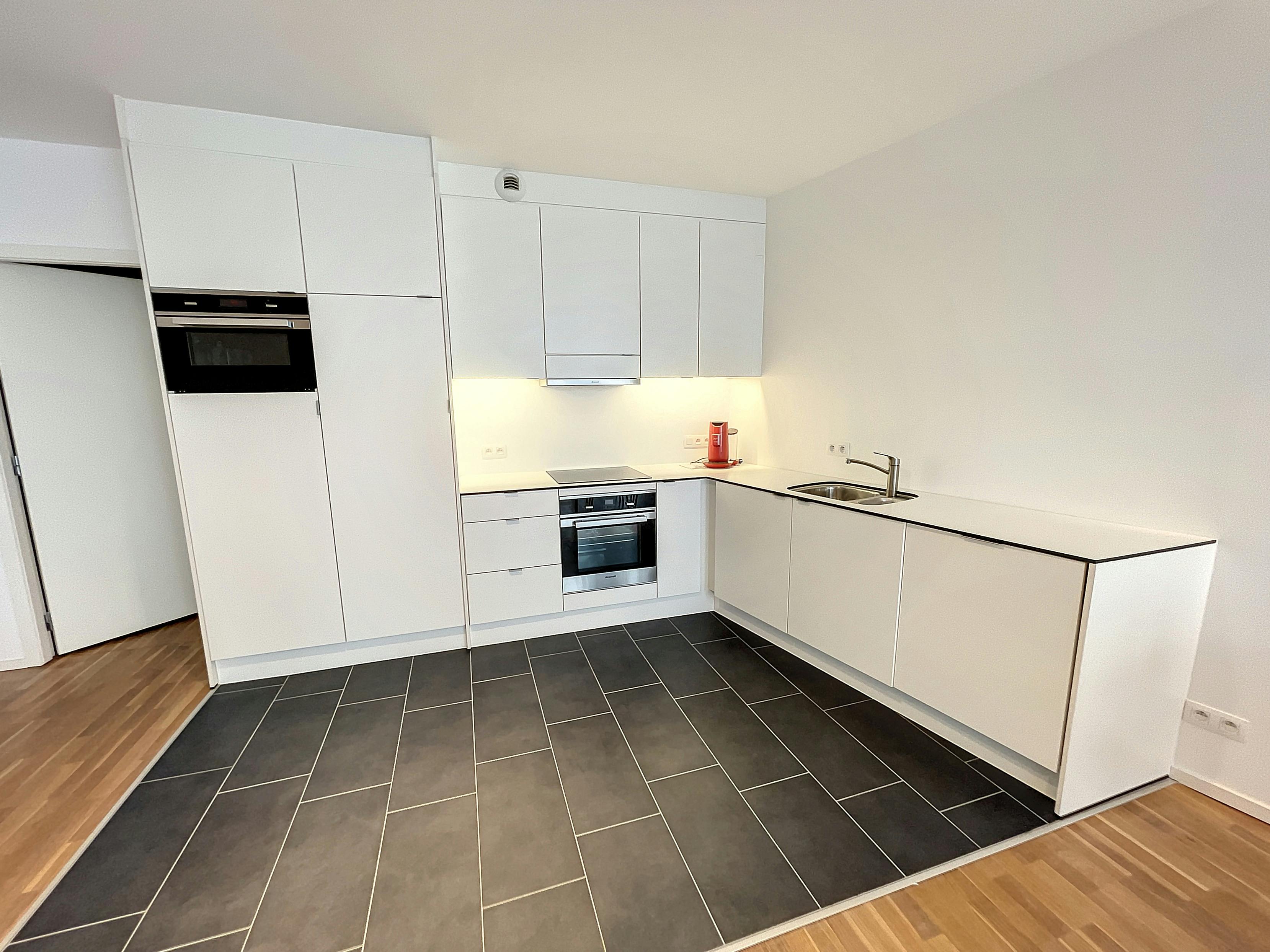 Appartement te Brussel nabij Rouppe en Zavel foto 3
