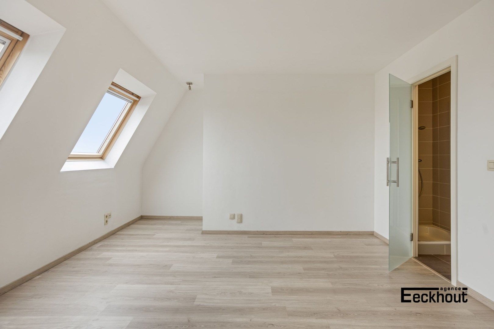 Instapklaar duplexappartement met grote terrassen en mooi open zicht! foto 13