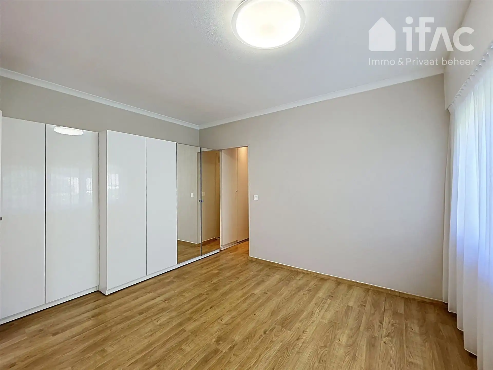 Fijne villawoonst met bijhuis vlakbij het park foto 15
