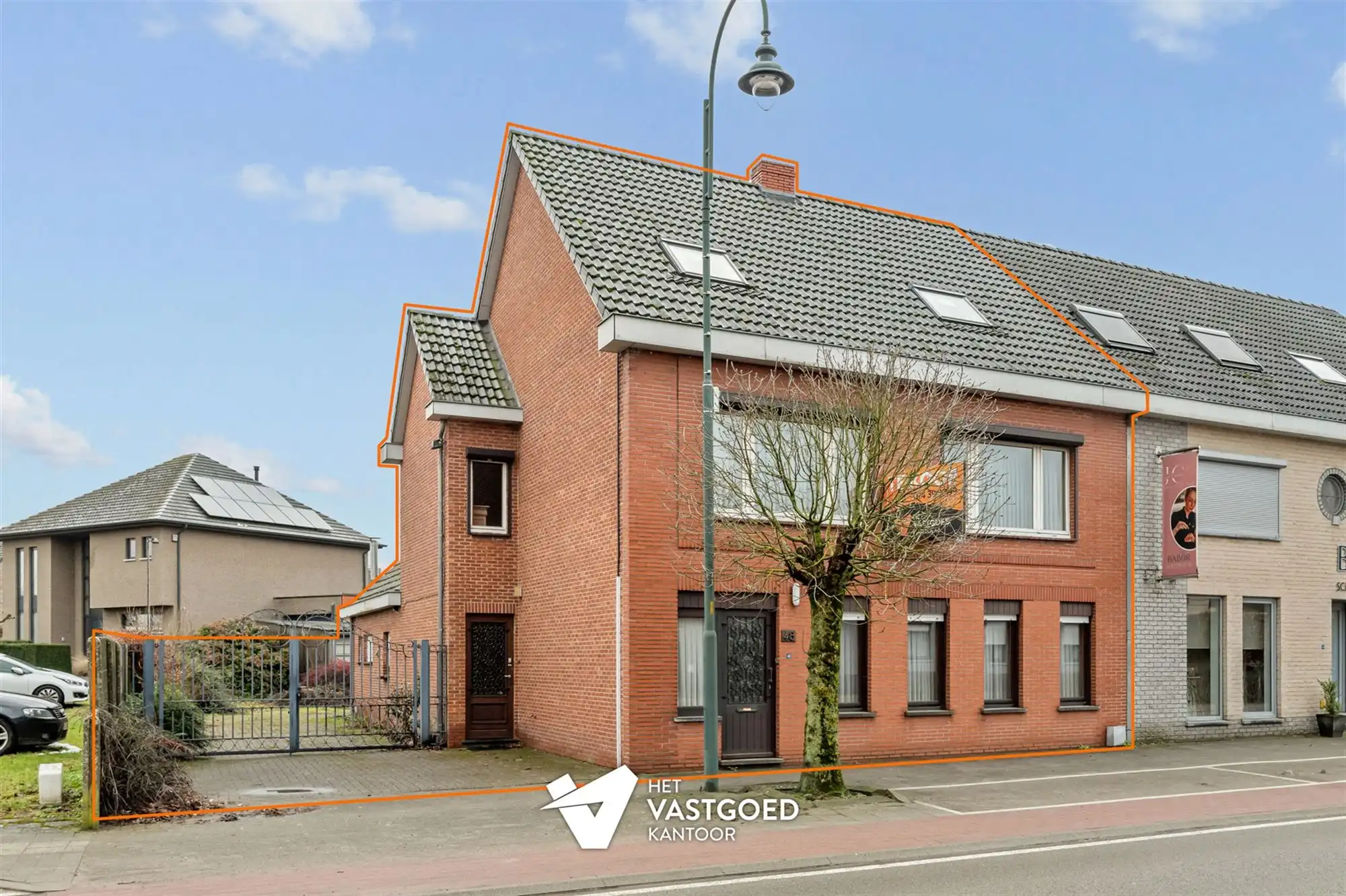 Hoofdfoto van de publicatie: CENTRAAL GELEGEN, RUIME WONING MET VEEL MOGELIJKHEDEN!