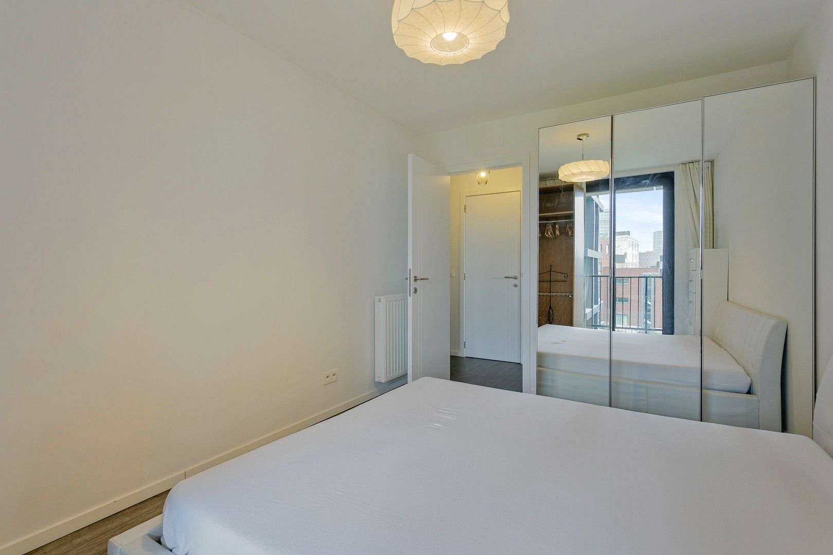 Prachtig hoekappartement met 2 grote terrassen, parking, fietsenstalling en kelder. foto 8