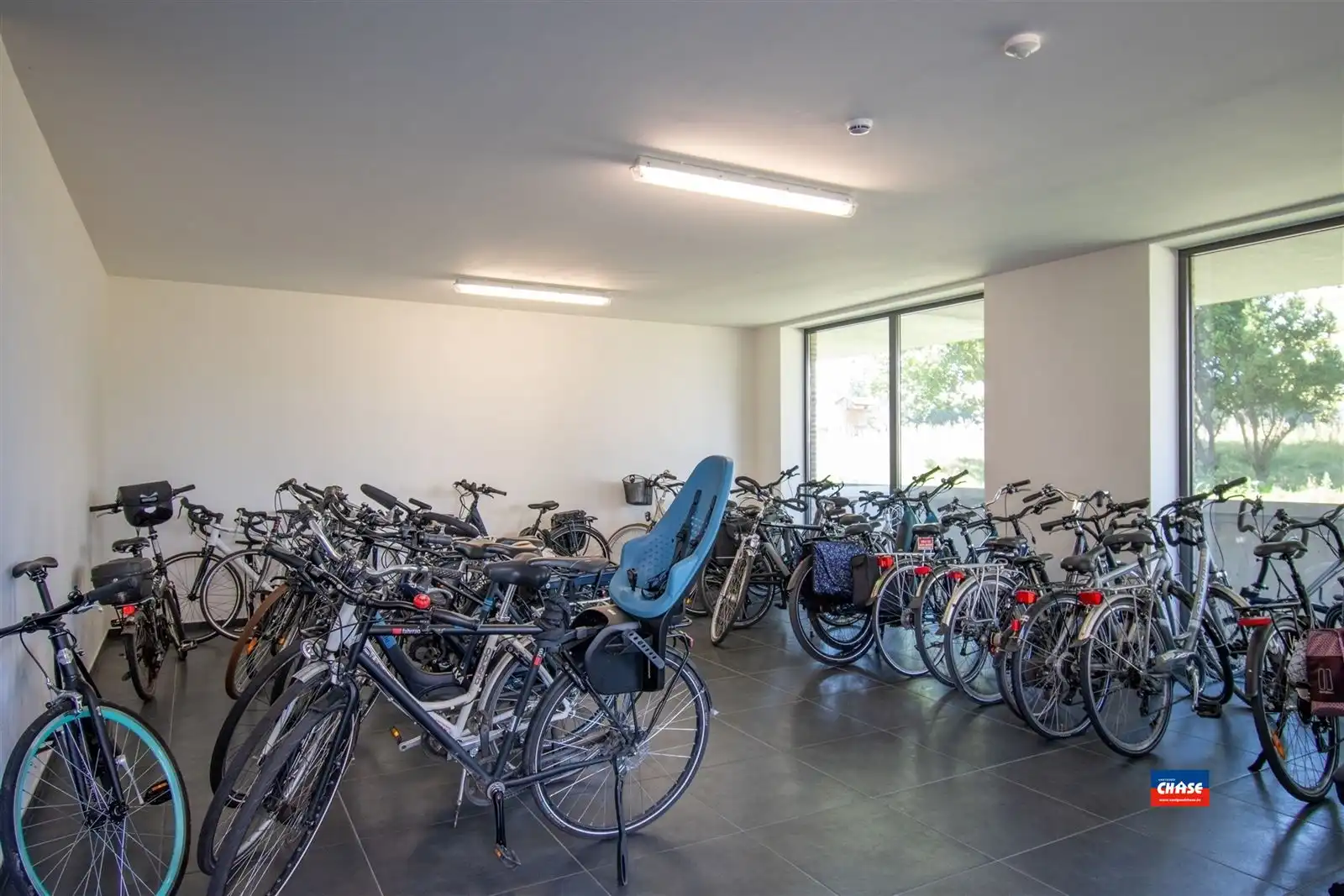 Knap nieuwbouwappartement met 2 slaapkamers, groot terras met prachtig uitzicht en ondergrondse autostaanplaats foto 24