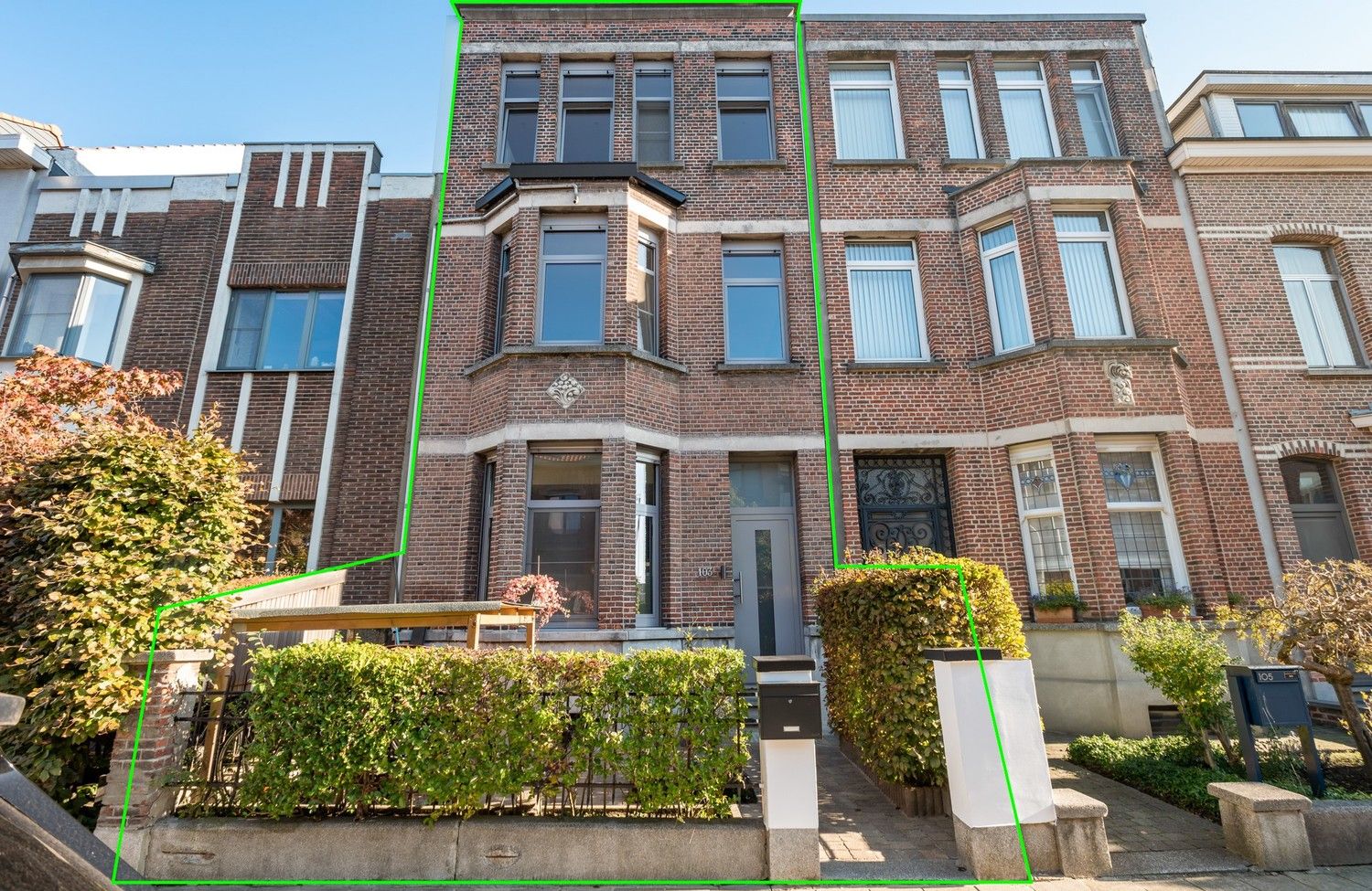 Prachtig gerenoveerde herenwoning met 3 slaapkamers en een gezellige tuin in Schoten! foto 2