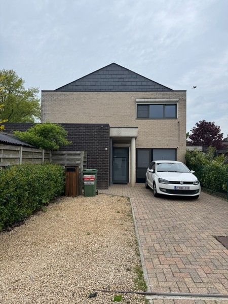 Moderne woning met 3 slaapkamers & tuin in aangename en rustige woonwijk. foto 2