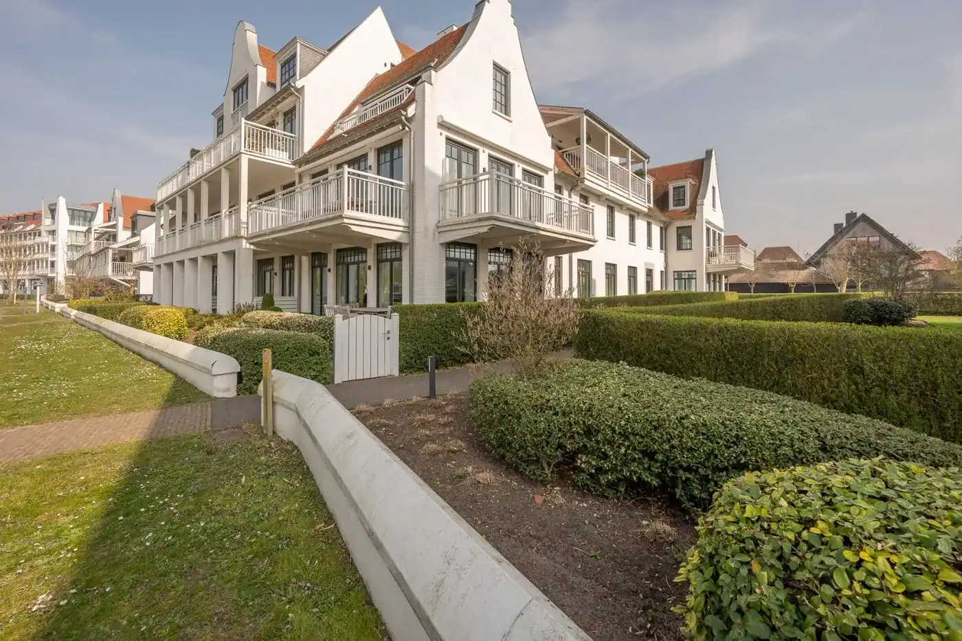Mooi ongemeubeld appartement in Duinenwater met zijdelings meerzicht foto 12