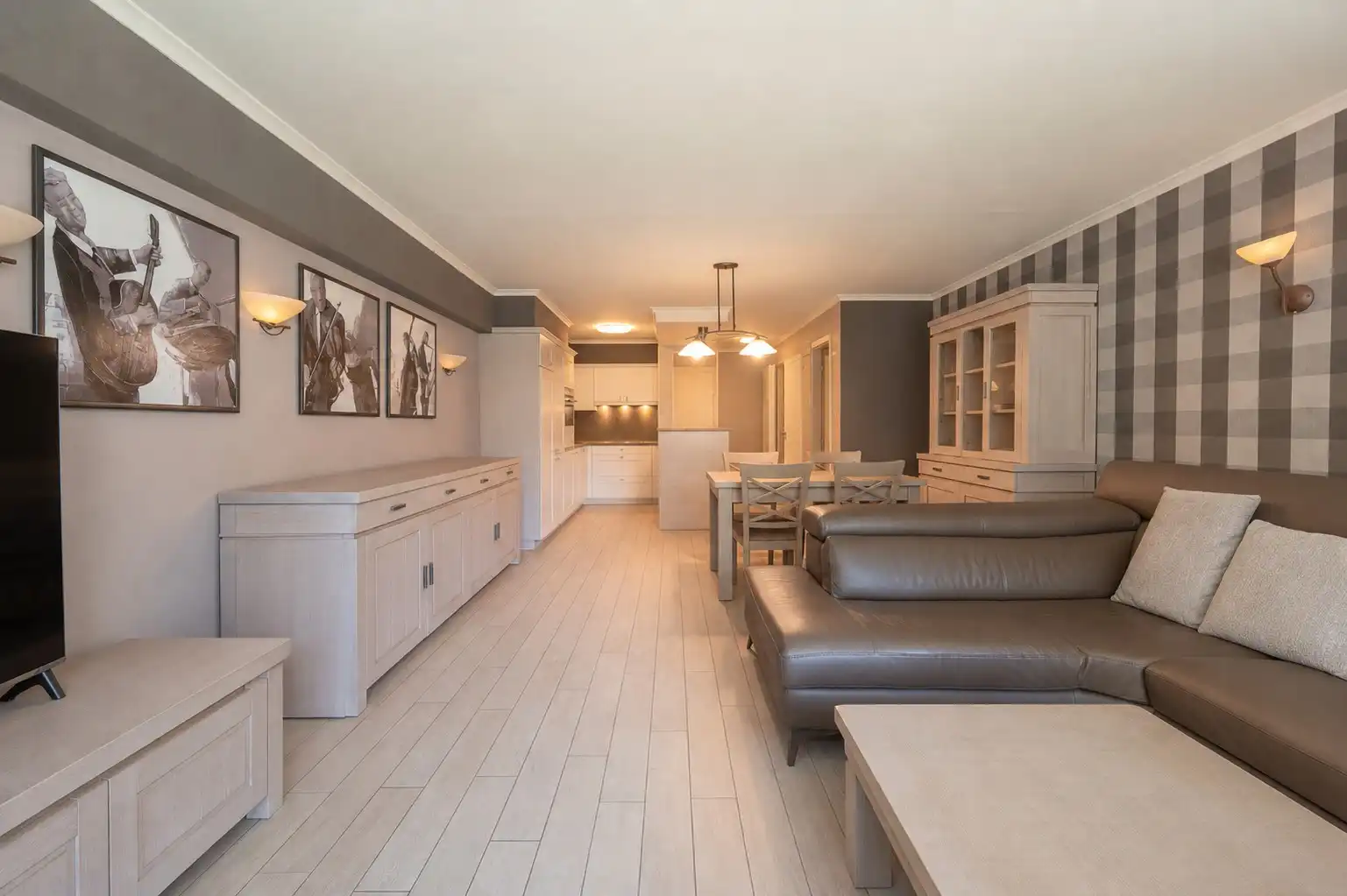 Te koop: Leuk appartement met twee terrassen op toplocatie in de Lippenslaan foto 3
