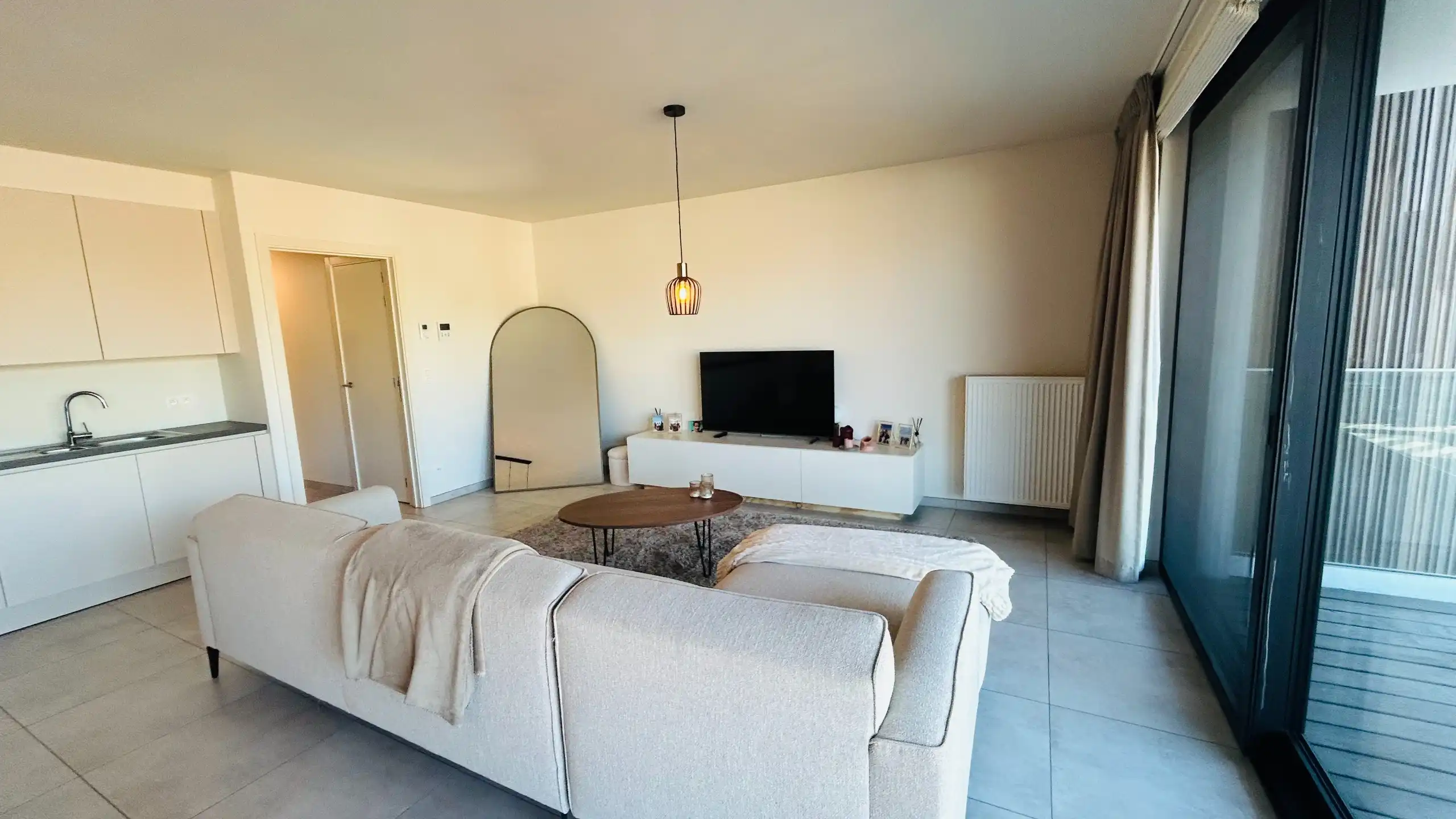 Ruim en verzorgd appartement met terras en autostaanplaats in residentie De Beuk foto 3