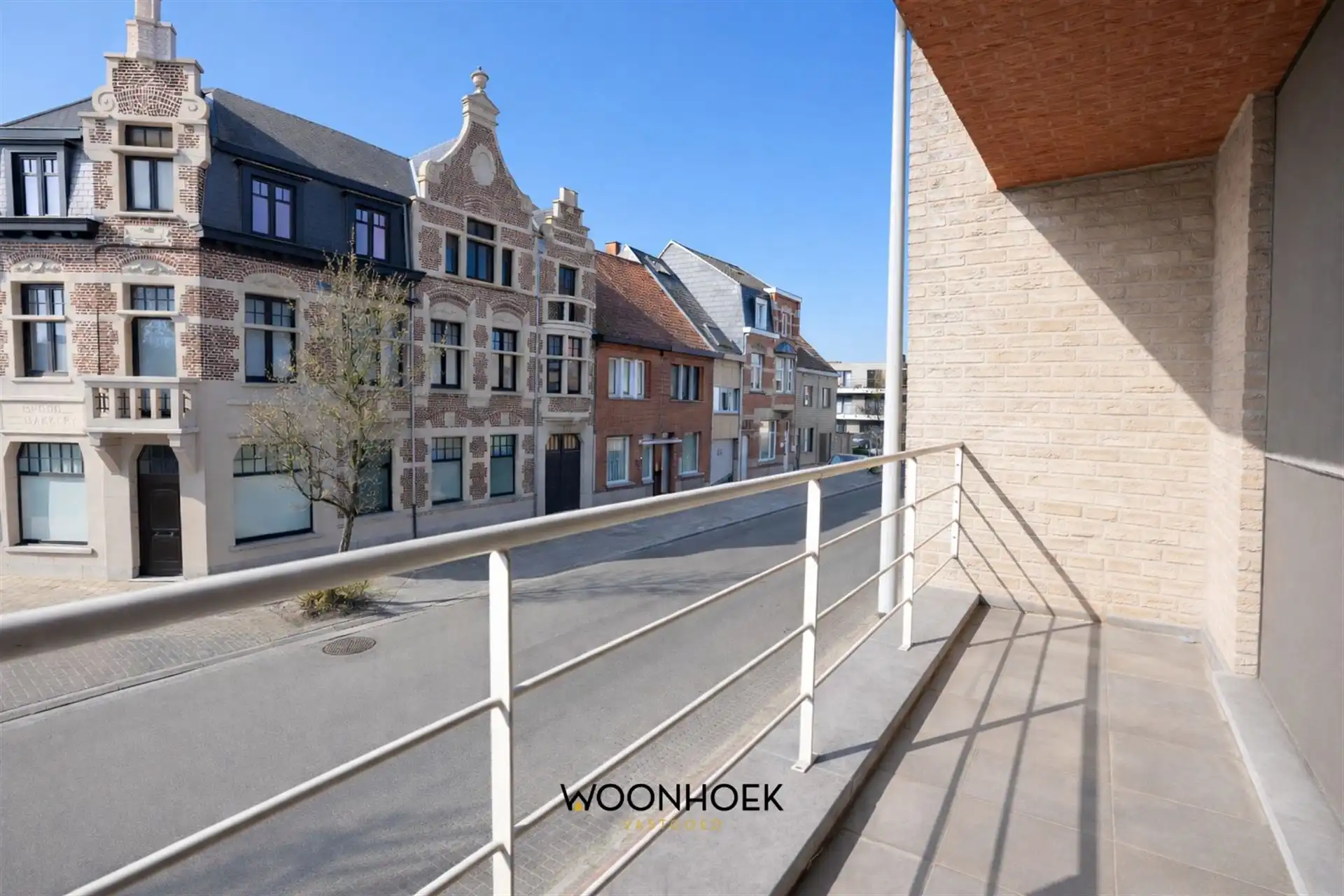 Ruim triplexappartement met garage op centrale ligging. foto 3