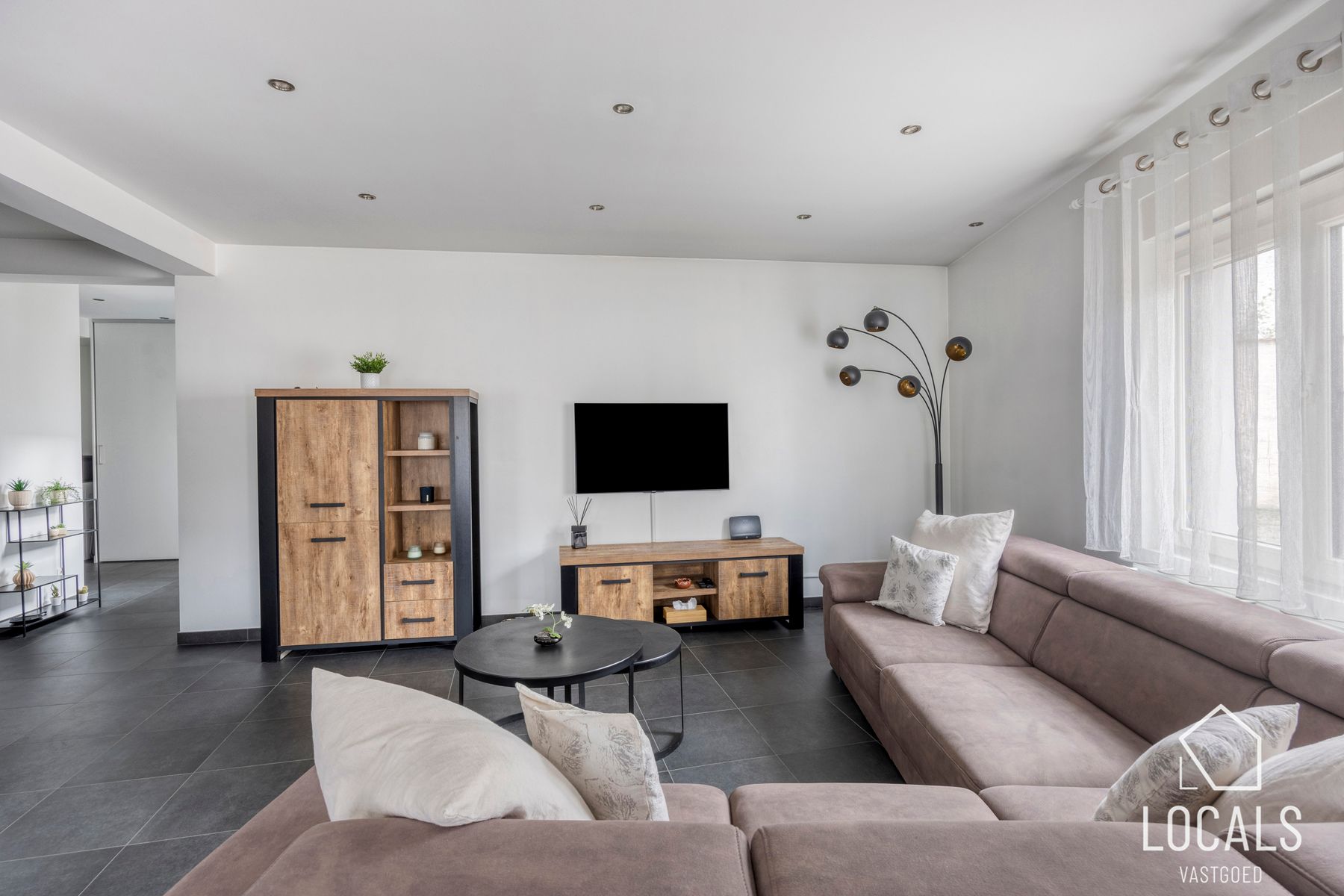 Instapklare gezinswoning te koop in hartje Denderleeuw foto 3