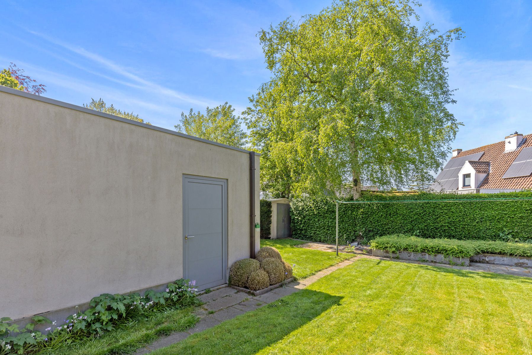 Ruime woning met nieuwe keuken, tuin & dubbele garage foto 13