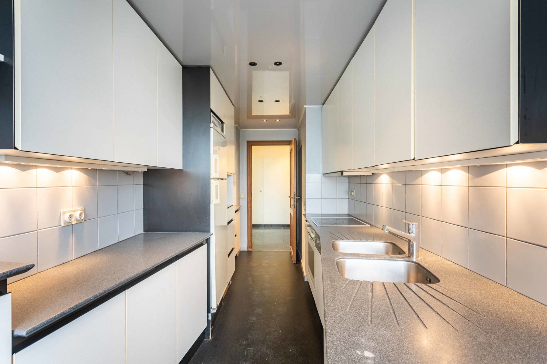 Exclusief ruim app. met mooi parkzicht, terrassen en garage foto 9