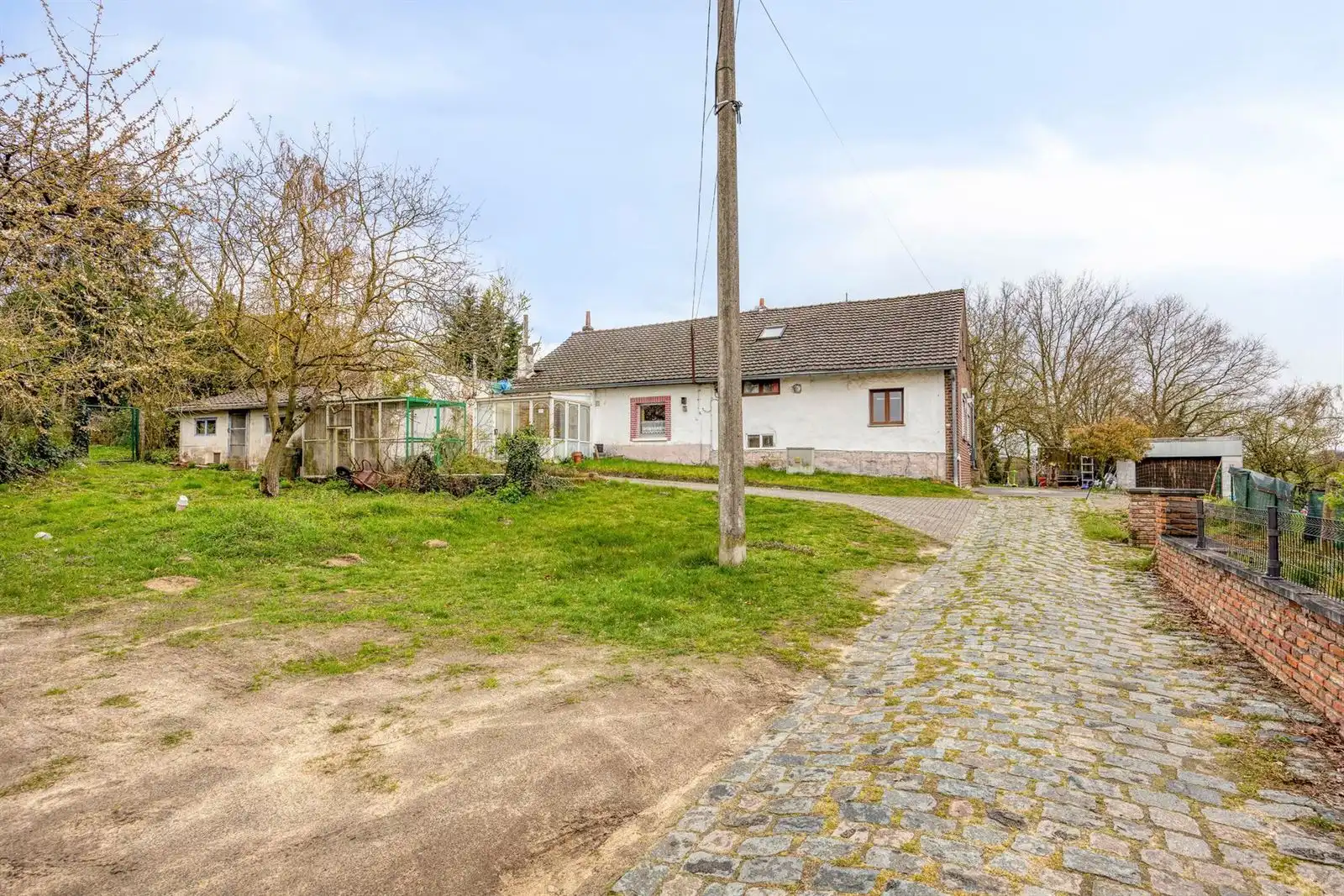 Twee- drigevelwoningen te renoveren. foto 2