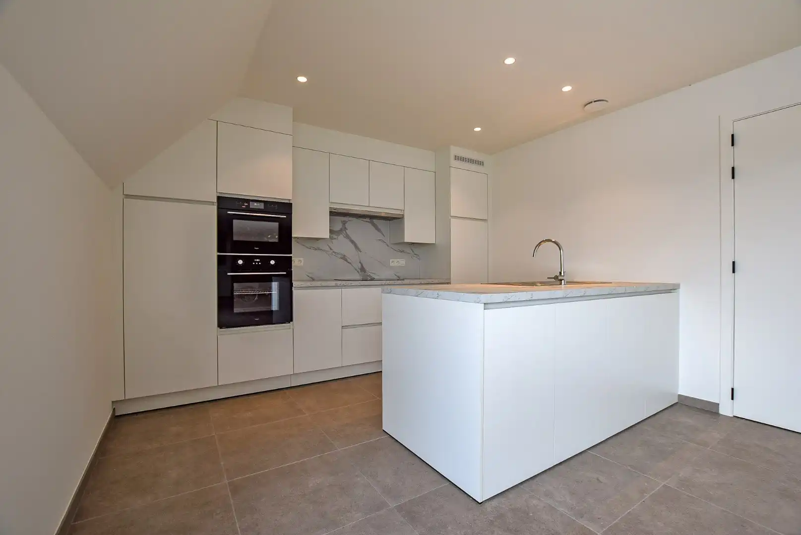 Ruim 2-slaapkamerappartement (129m²) te Leke (Diksmuide).  foto 4