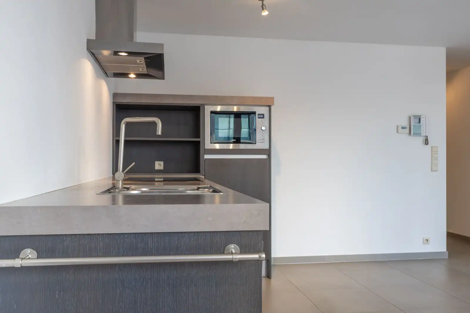 Zongericht appartement met 1 slpk, pal aan het strand! foto 5