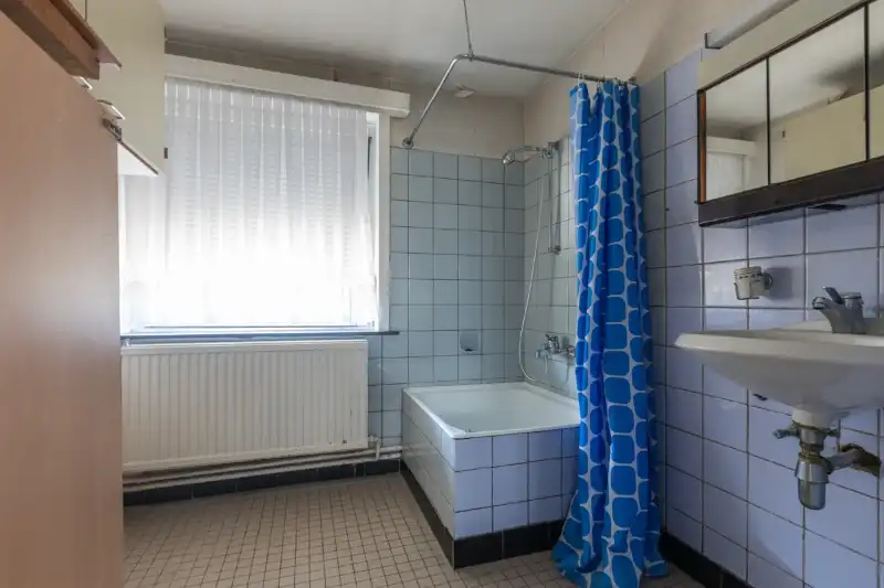 Rustig gelegen, ruime te renoveren woning met 4 slaapkamers, tuin en garage op 262m2 . foto 14