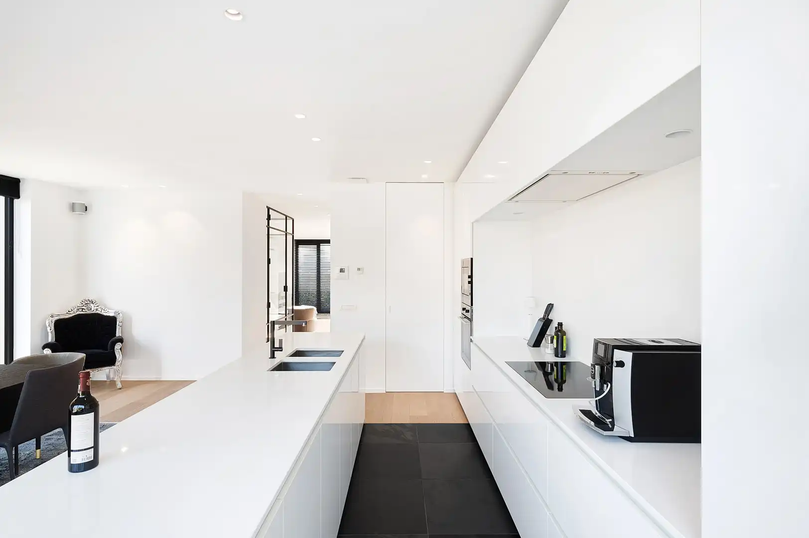 Hedendaagse, recente koppelwoonst centraal gelegen te oud-Knokke. foto 10