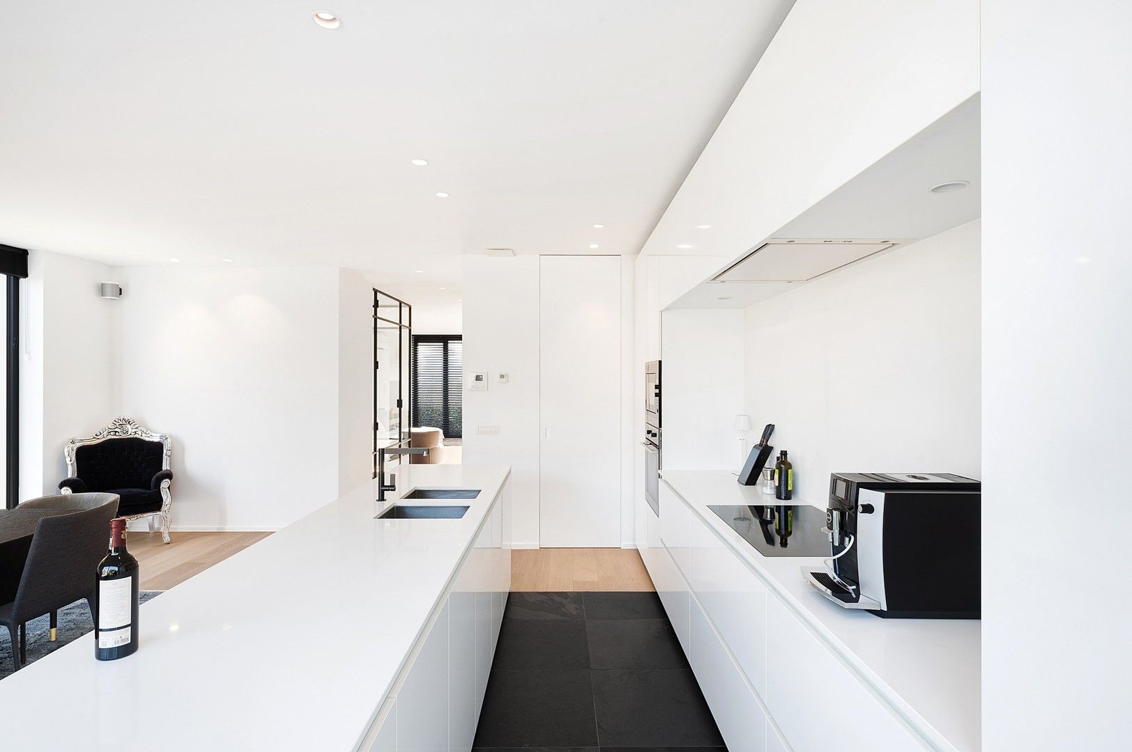 Hedendaagse, recente koppelwoonst centraal gelegen te oud-Knokke. foto 10