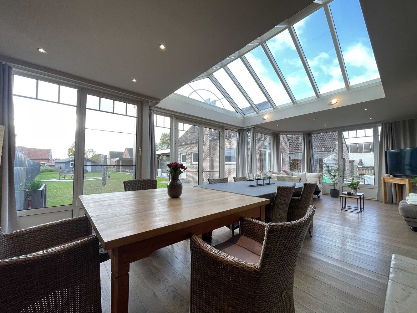 Gunstig gelegen woning met zwembad foto {{pictureIndex}}