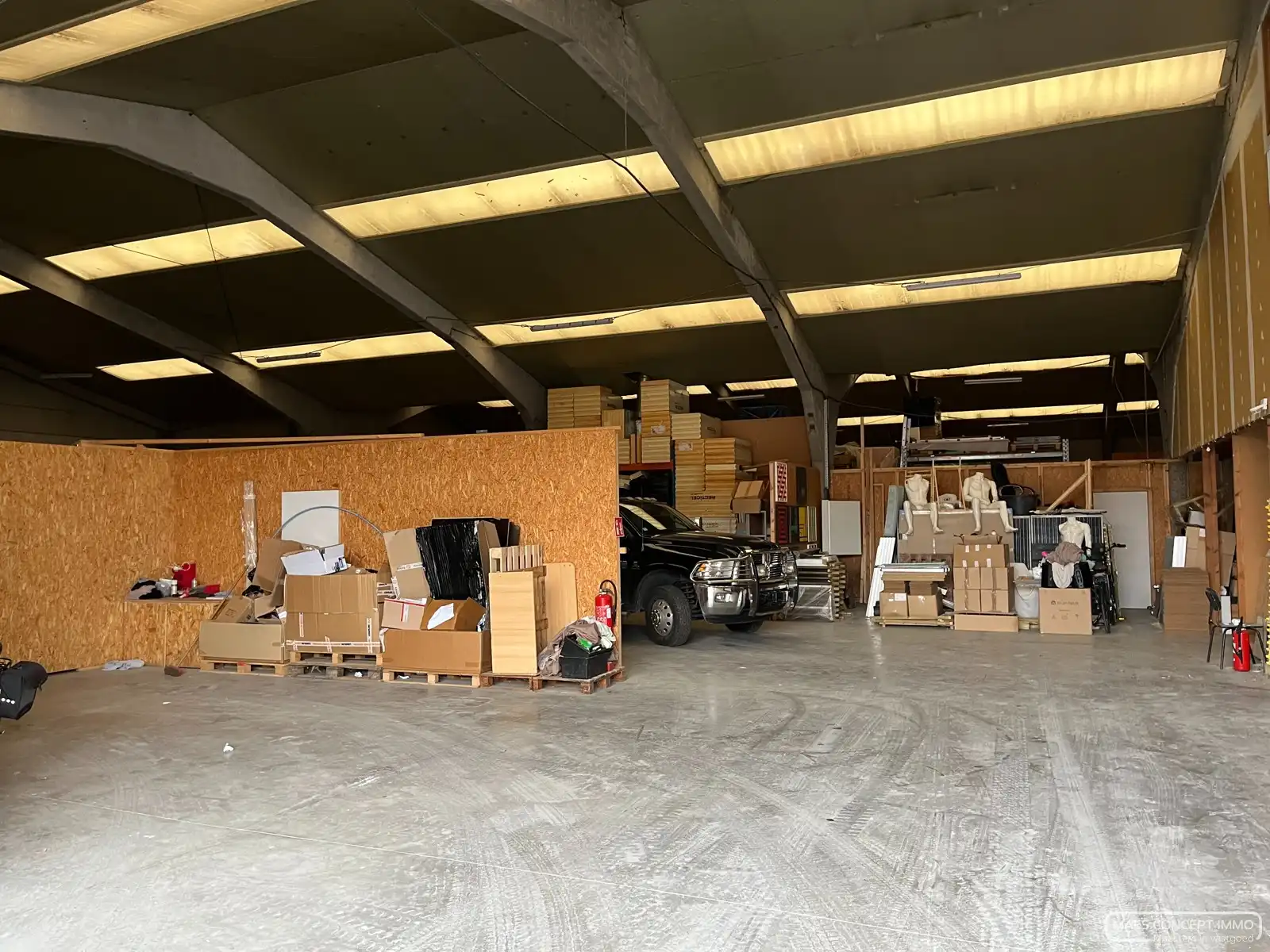 Magazijnruimte met bureel te huur in Olsene- 200 m² foto 2